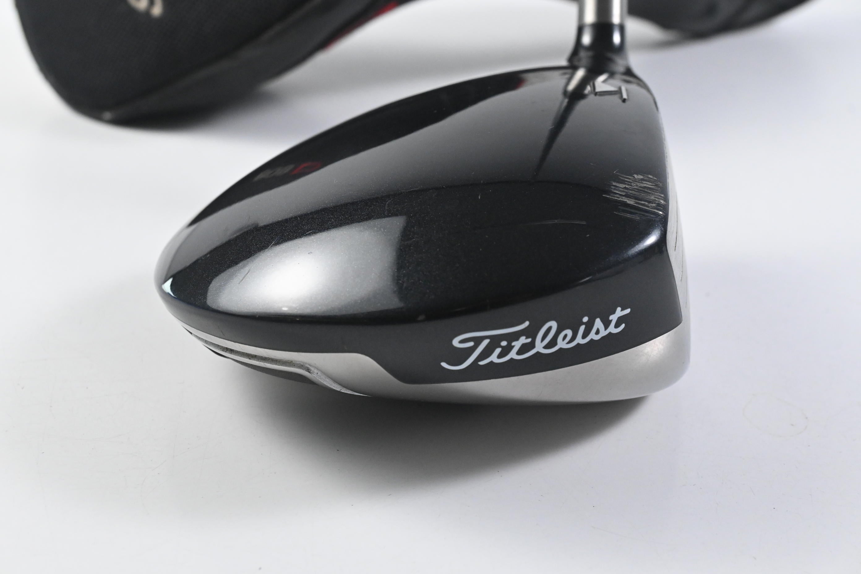 Titleist 909 D2 Driver / 9.5 Degree / Stiff Flex Diamana Blue 65 Shafts