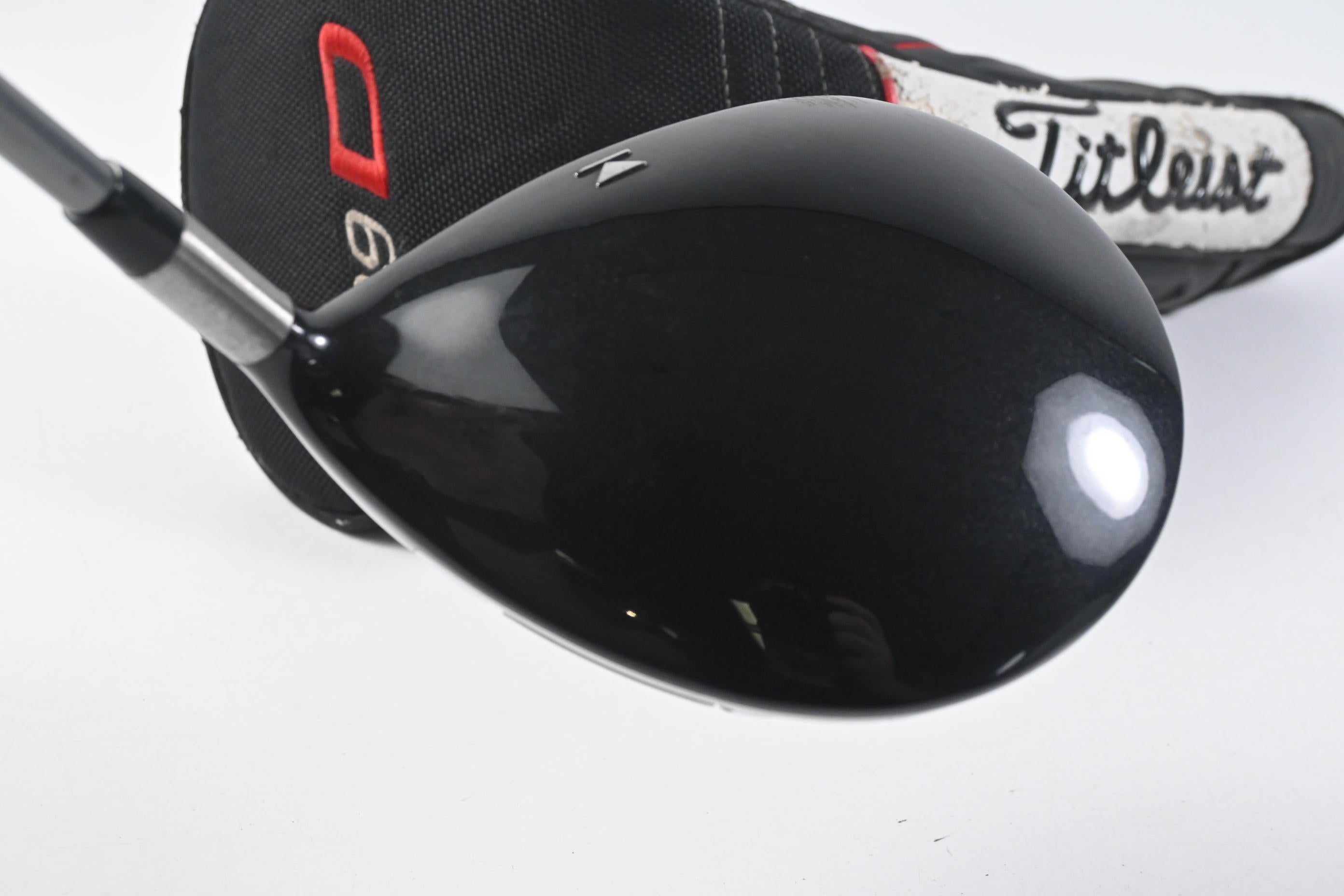 Titleist 909 D2 Driver / 9.5 Degree / Stiff Flex Diamana Blue 65 Shafts