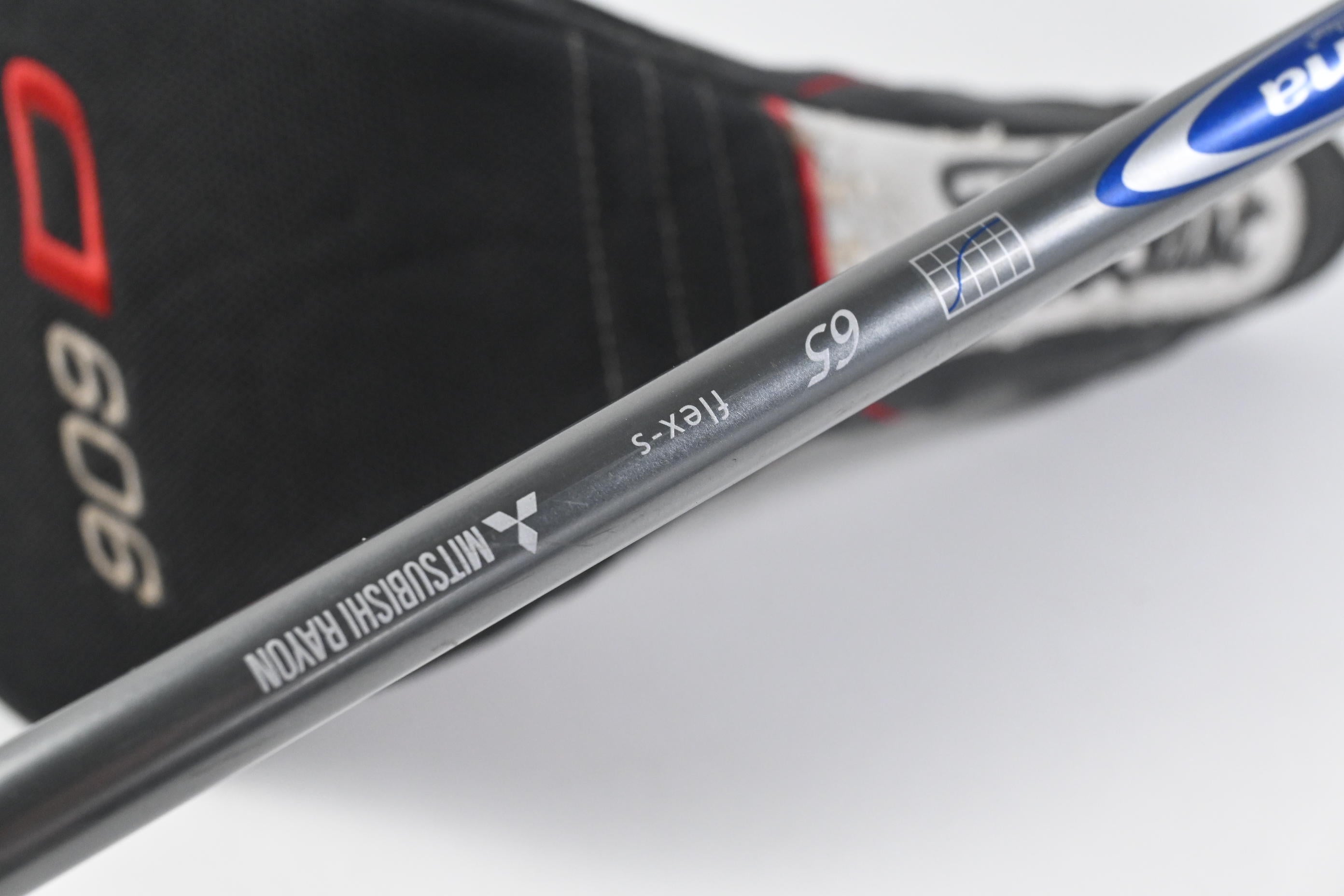 Titleist 909 D2 Driver / 9.5 Degree / Stiff Flex Diamana Blue 65 Shafts