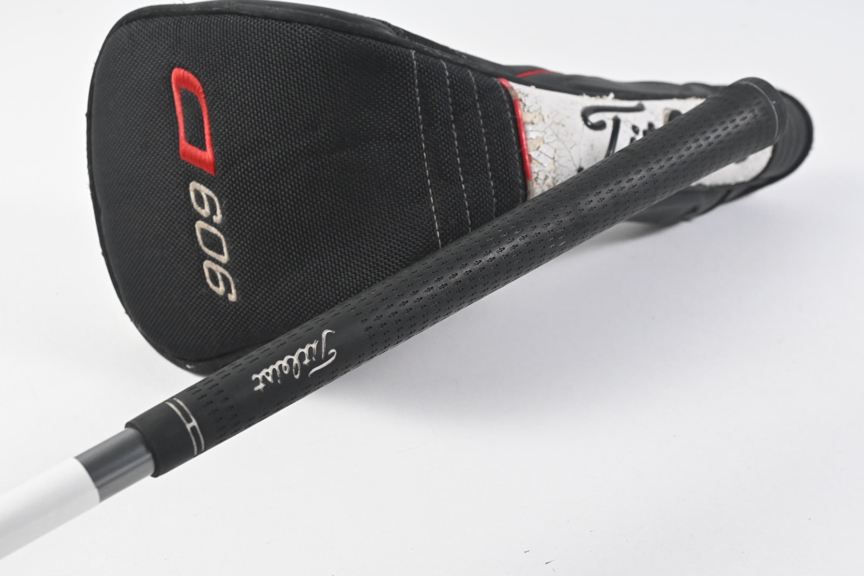 Titleist 909 D2 Driver / 9.5 Degree / Stiff Flex Diamana Blue 65 Shafts