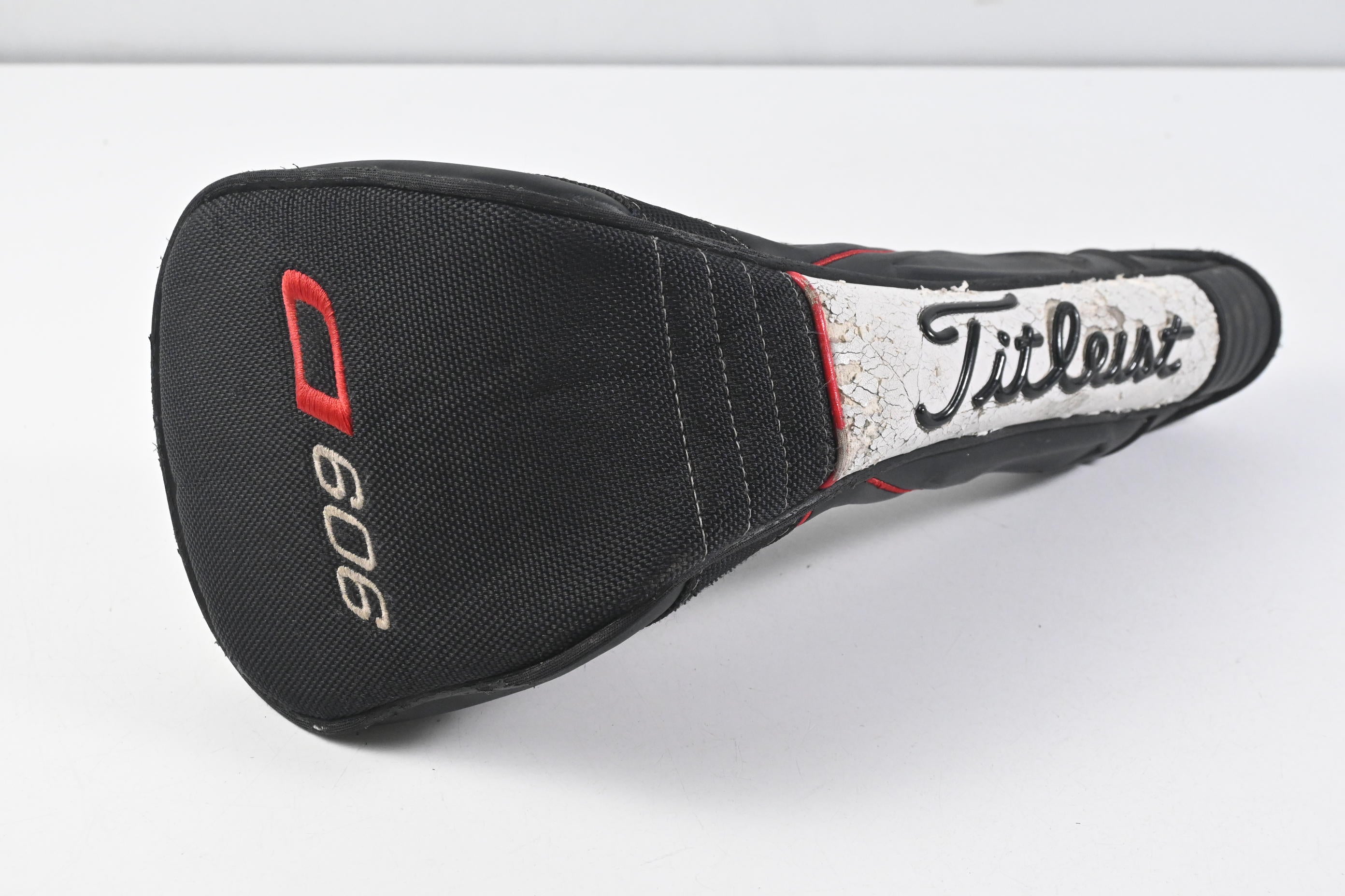 Titleist 909 D2 Driver / 9.5 Degree / Stiff Flex Diamana Blue 65 Shafts