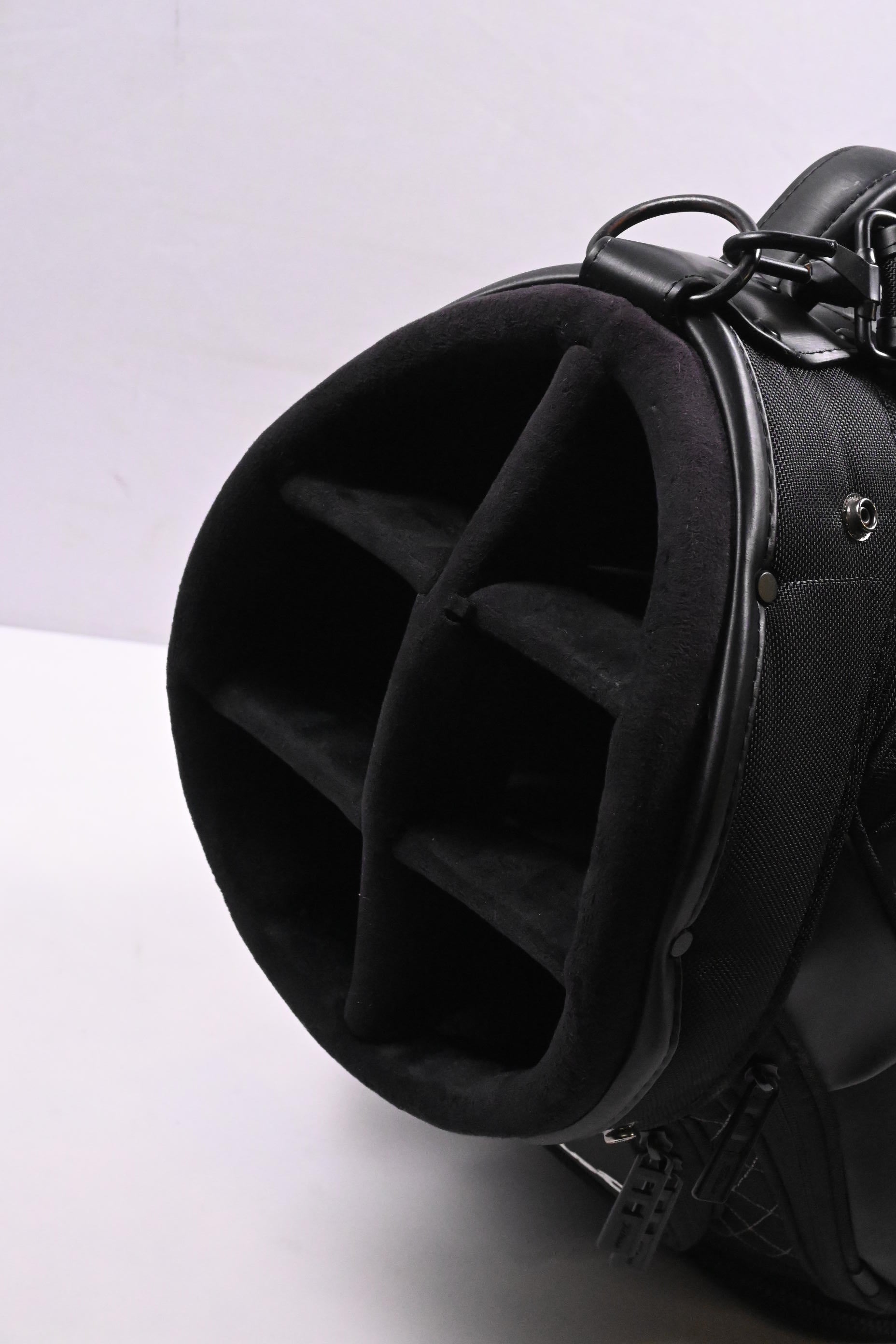 Titleist Staff Tour Bag / 6-Way Divider / Black, White