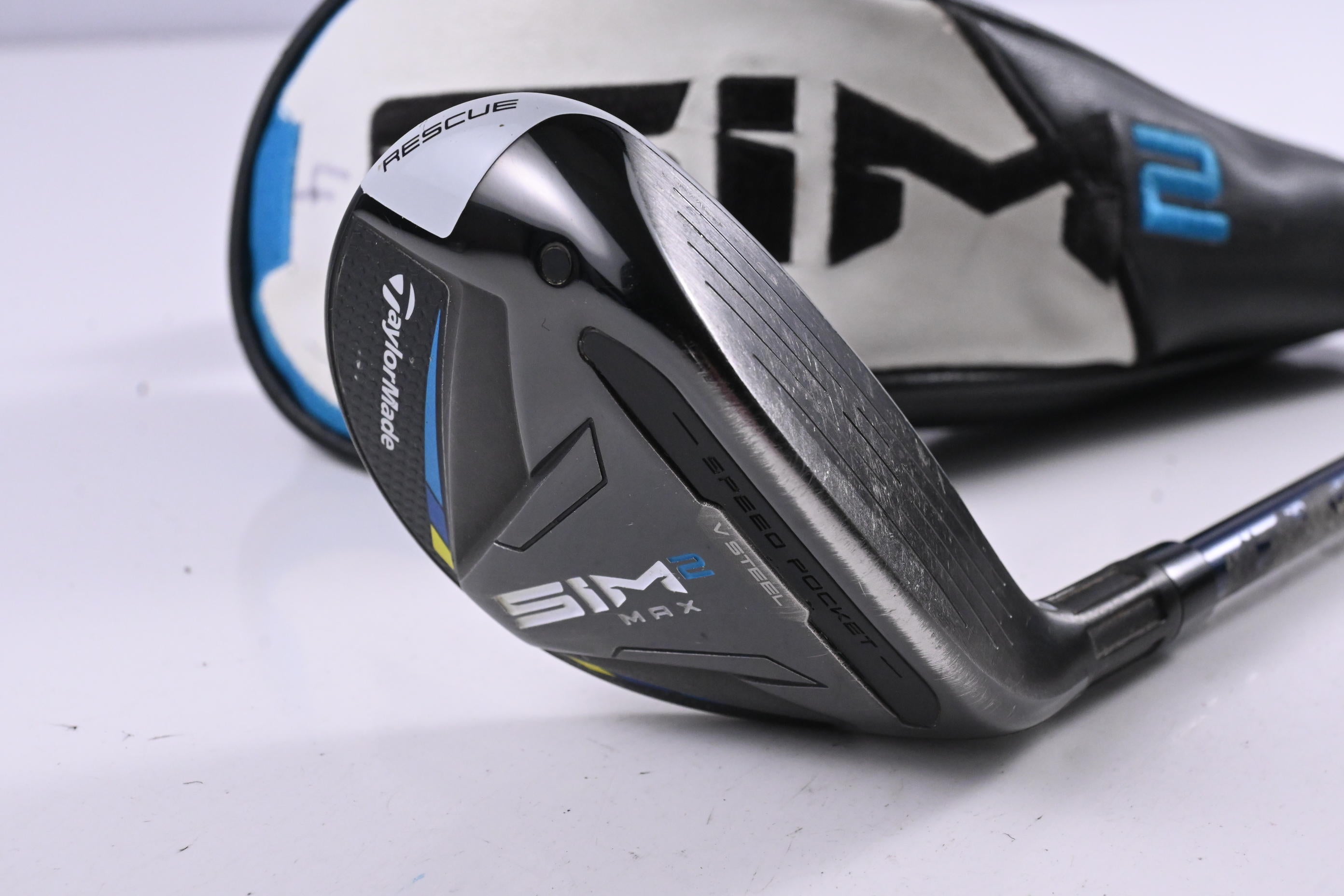 Taylormade SIM2 Max #4 Hybrid / 22 Degree / Regular Flex Fujikura Ventus Blue 6