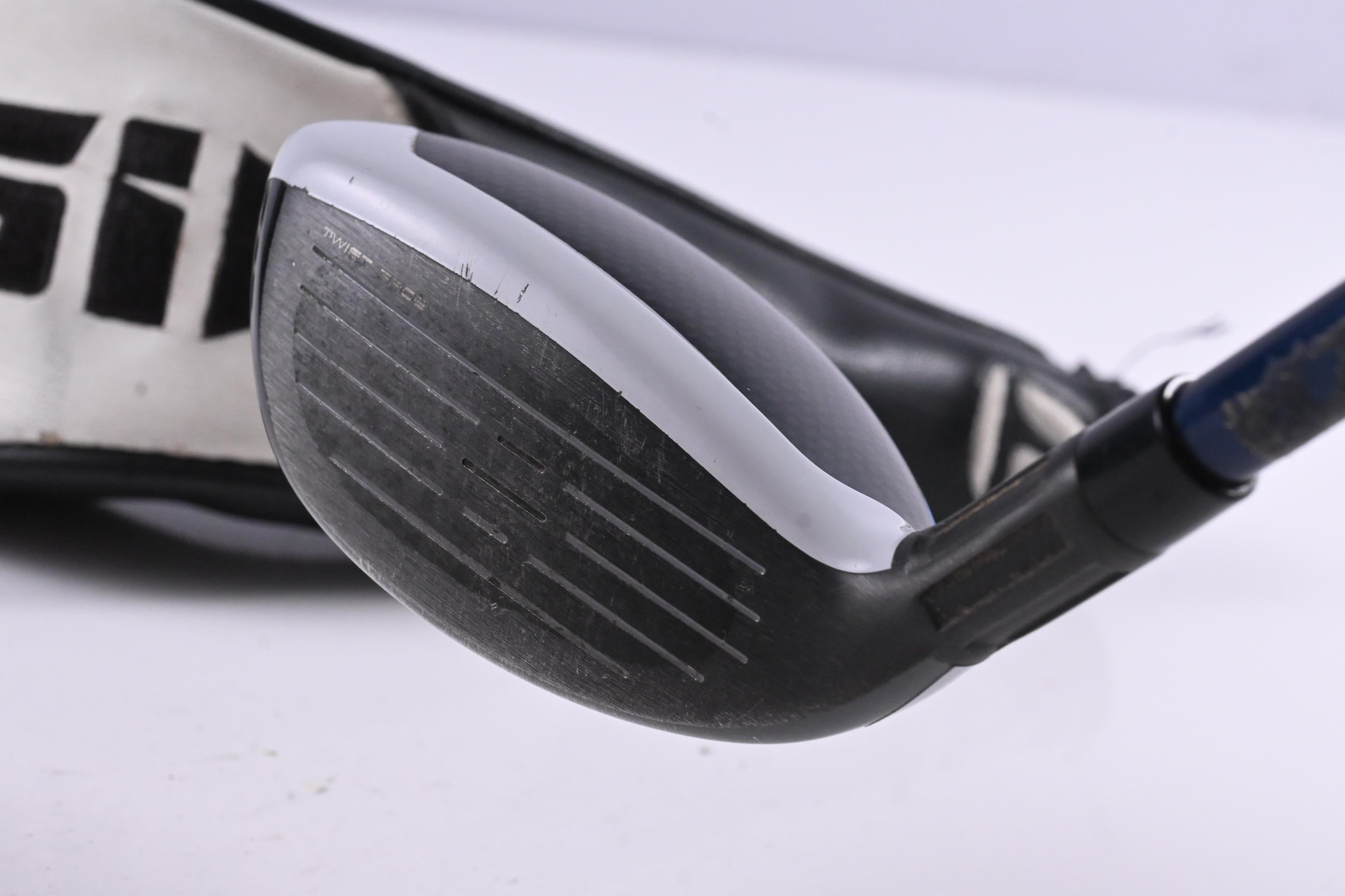 Taylormade SIM2 Max #4 Hybrid / 22 Degree / Regular Flex Fujikura Ventus Blue 6