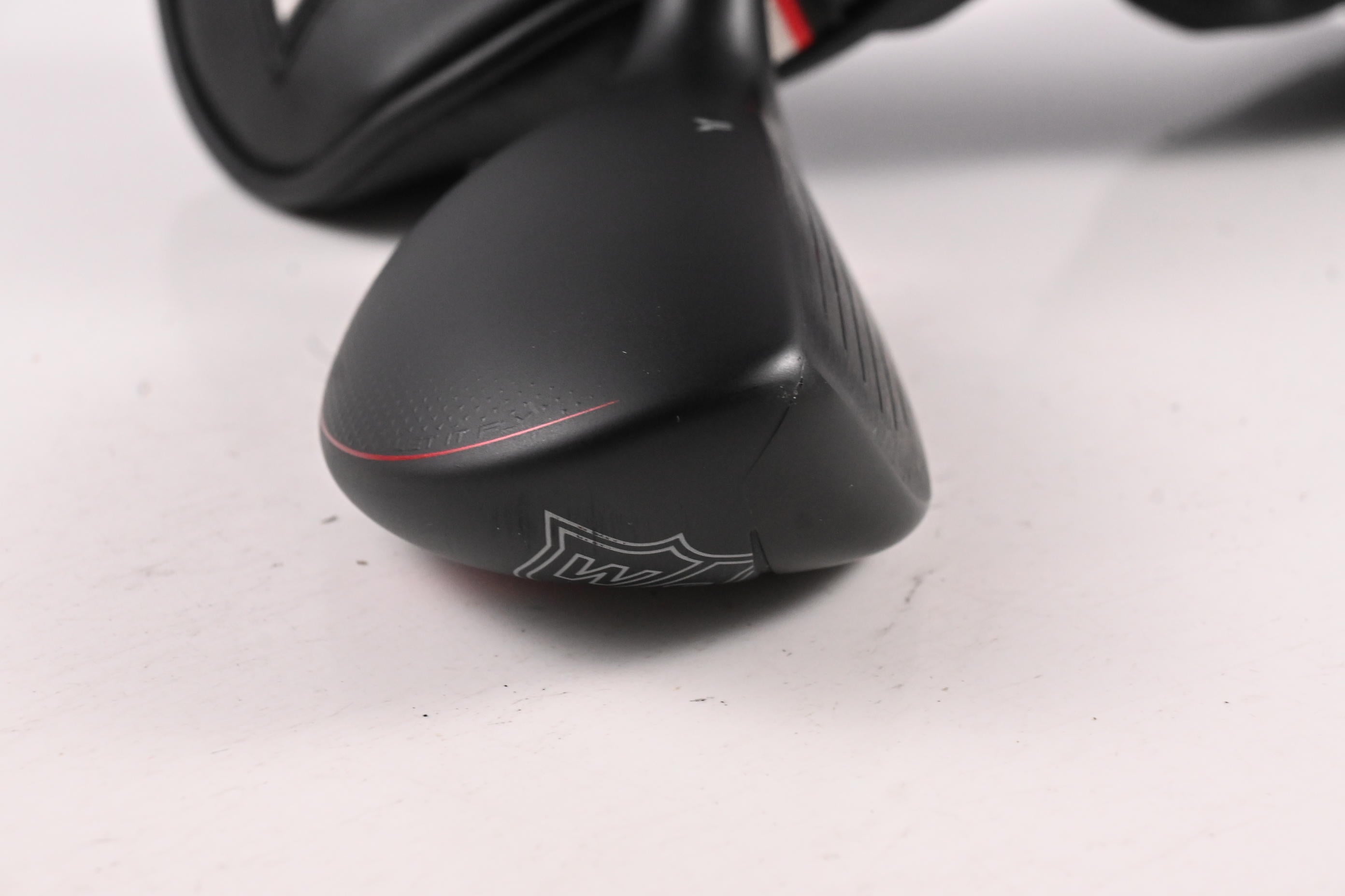 Wilson Dynapower 2023 #6 Hybrid / 28 Degree / Regular Flex UST Recoil 460 Shaft