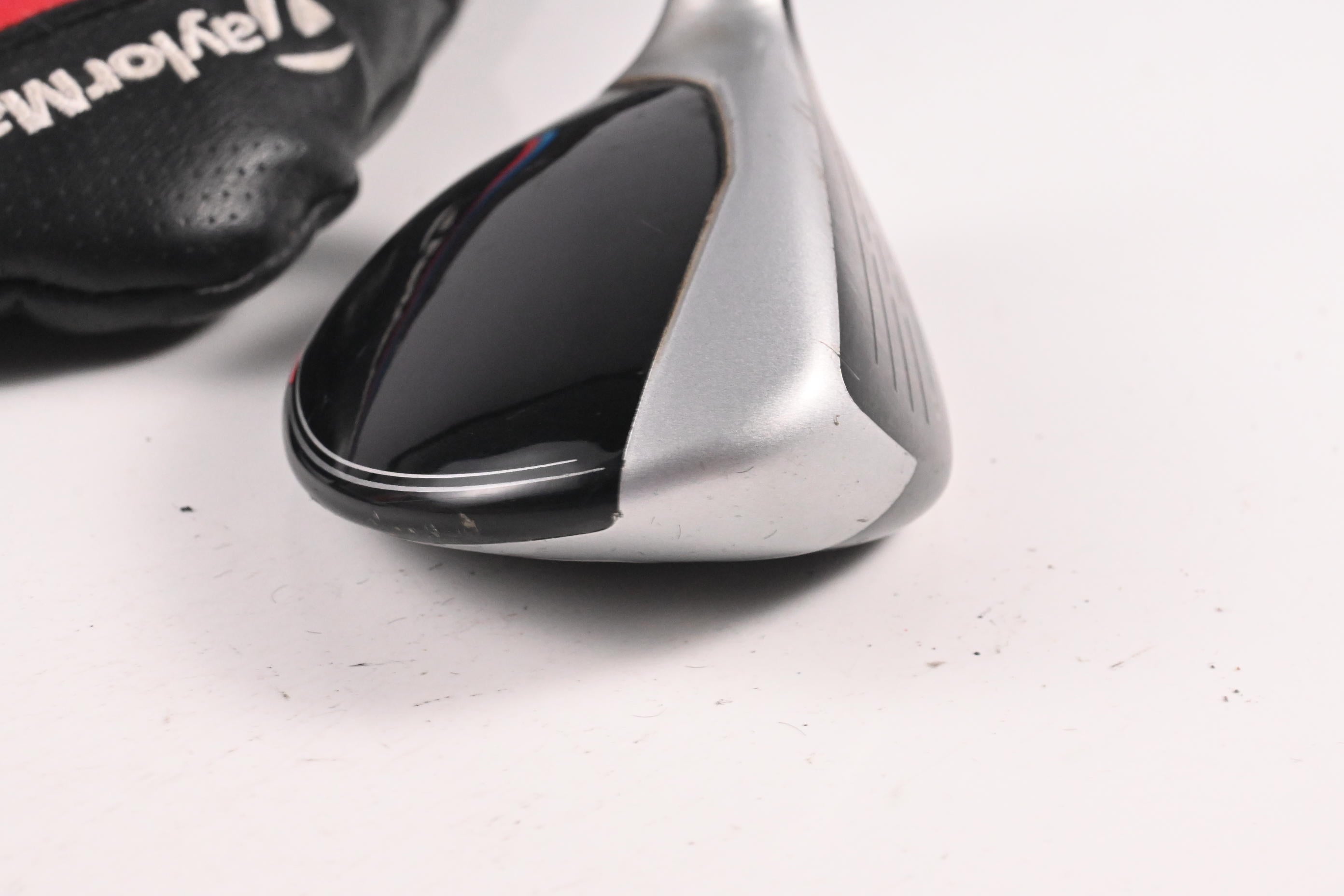 Taylormade M4 #6 Hybrid / 28 Degree / Stiff Flex Fujikura Atmos Red 7 Shaft
