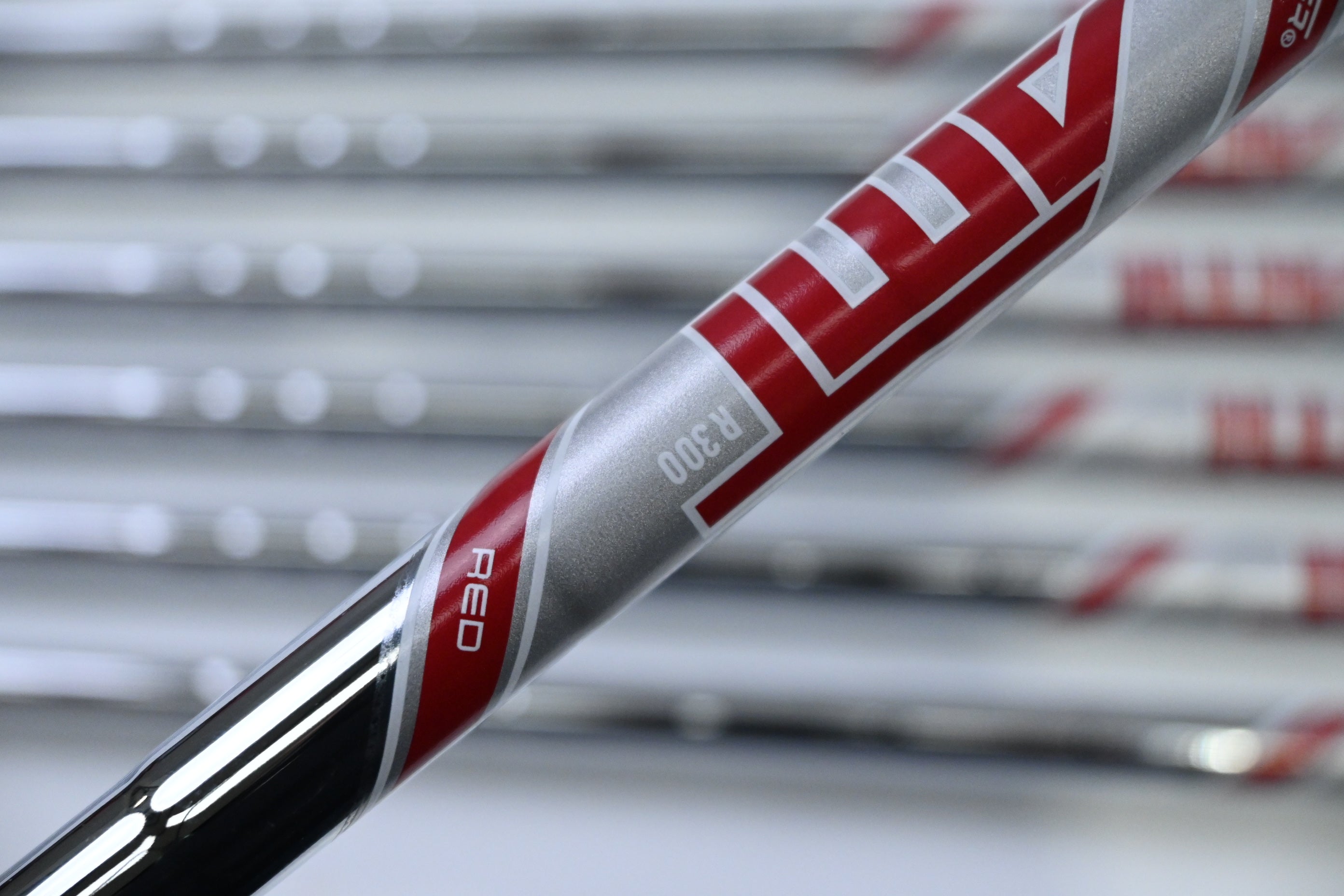 Titleist T200 2023 Irons / 5-PW+GW / Regular Flex AMT Red R300