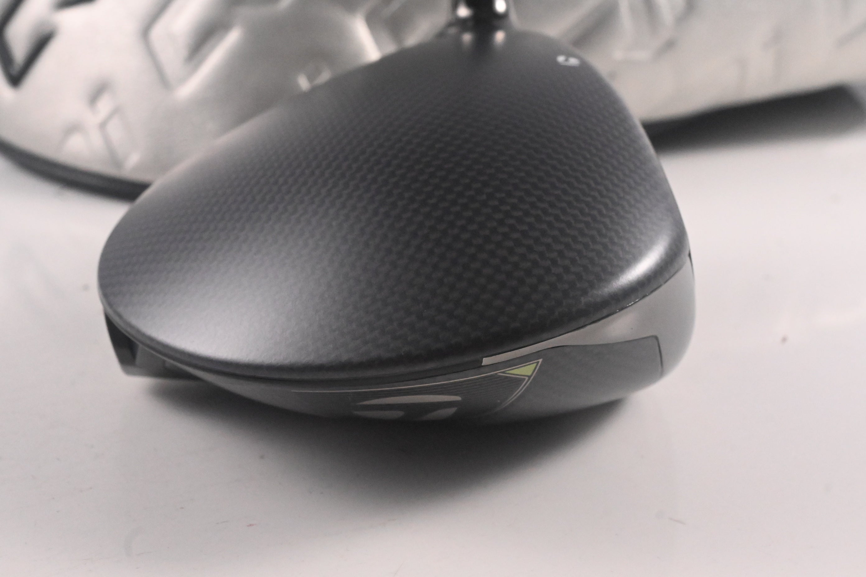 Taylormade Qi35 LS Driver / 9 Degree / Regular Flex Fujikura Speeder NX 50 Shaft