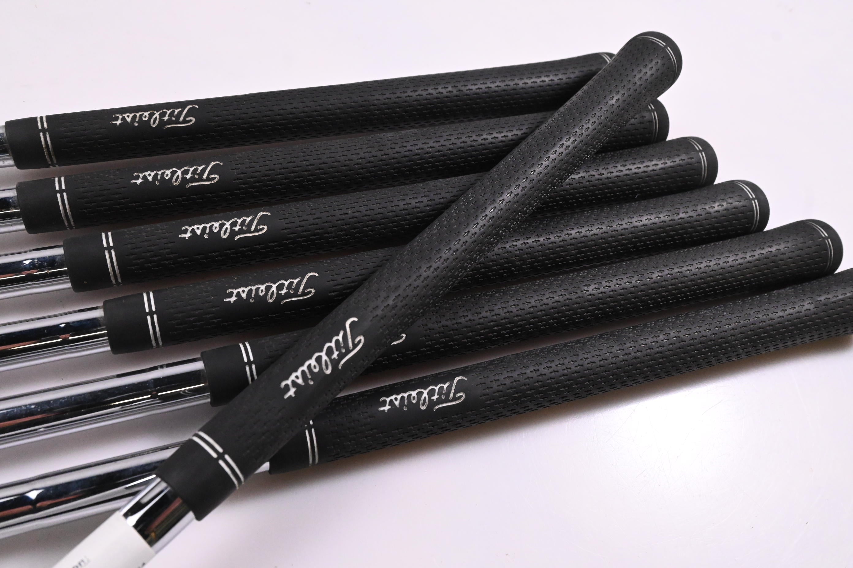 Titleist 714 MB Irons / 4-PW / X-Flex Steel Shafts