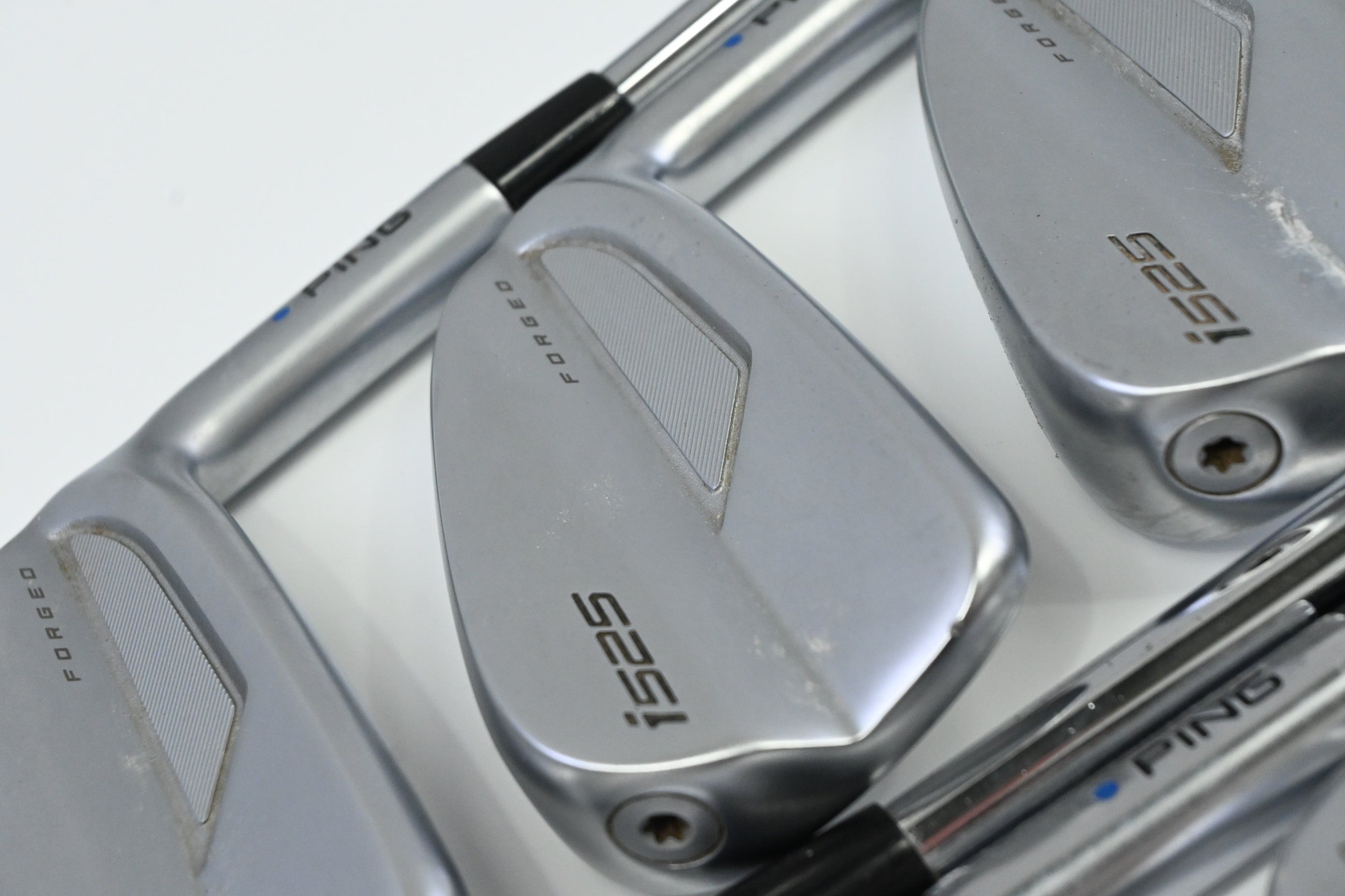 Ping i525 Irons / 5-PW+UW / Blue Dot / Regular Flex Dynamic Gold 105 R300 Shafts