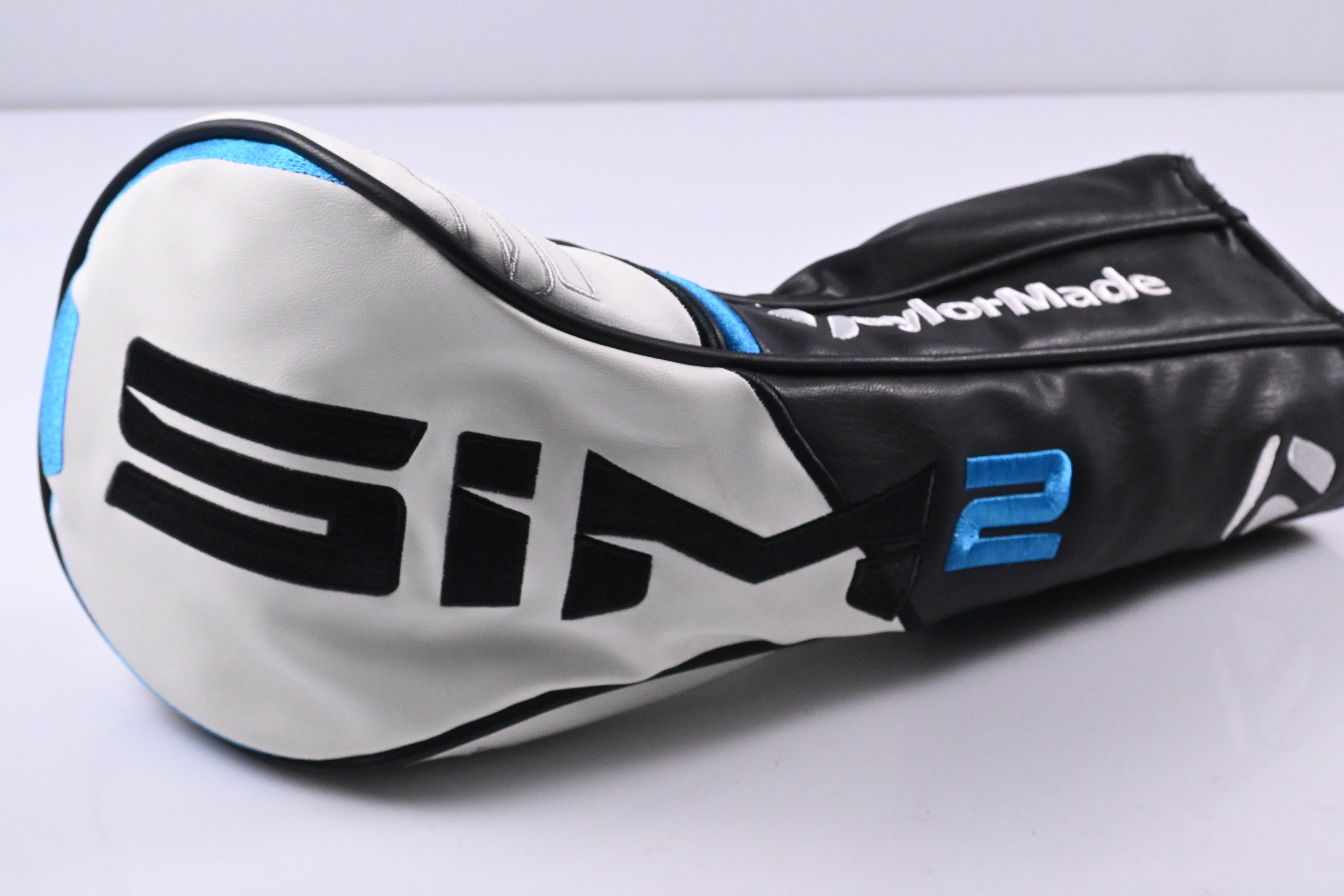 Taylormade SIM2 Max Driver / 10.5 Degree / Regular Flex Ventus Blue 5 Shaft