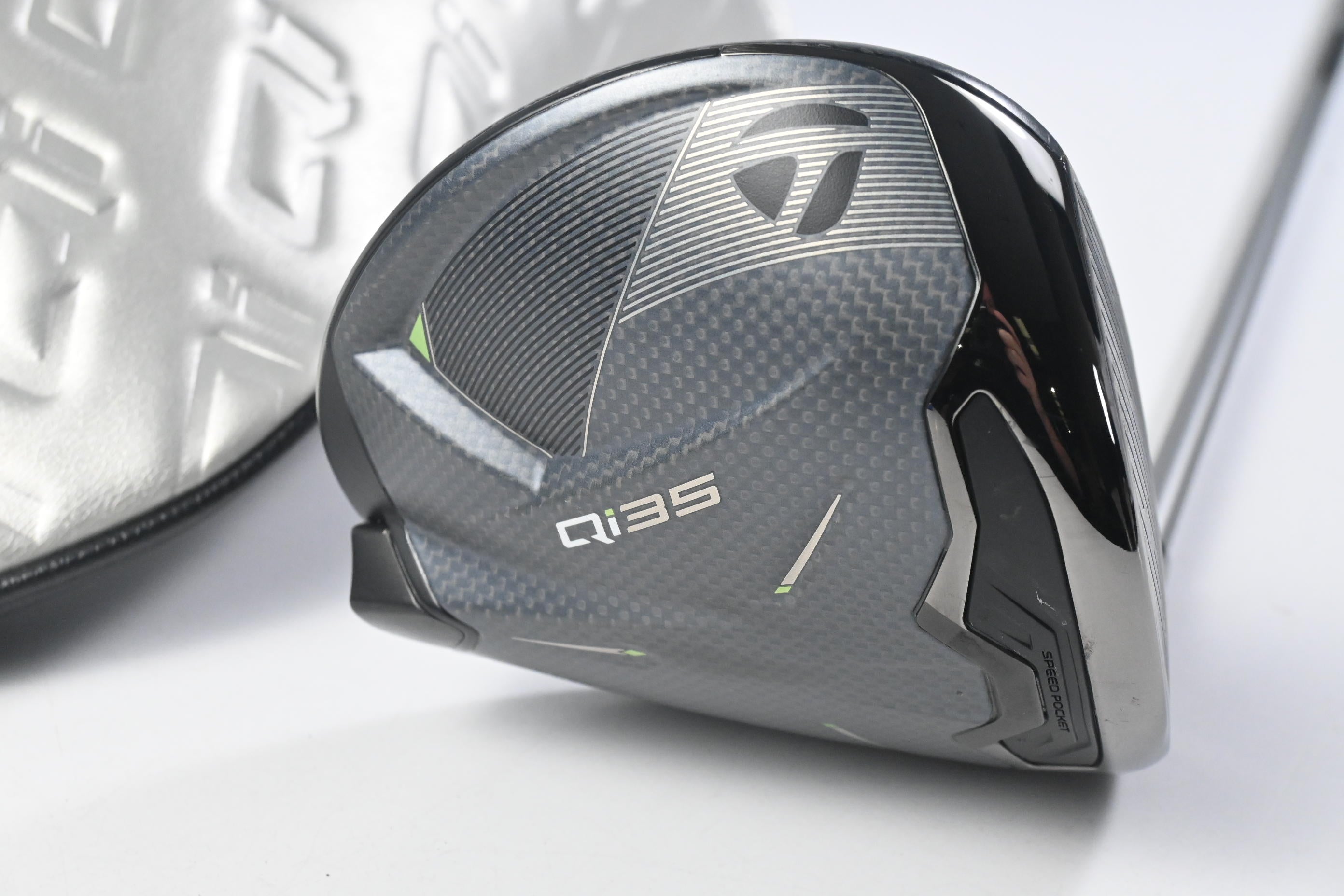 Taylormade Qi35 Max Driver / 10.5 Degree / Regular Flex Fujikura Air Speeder 50