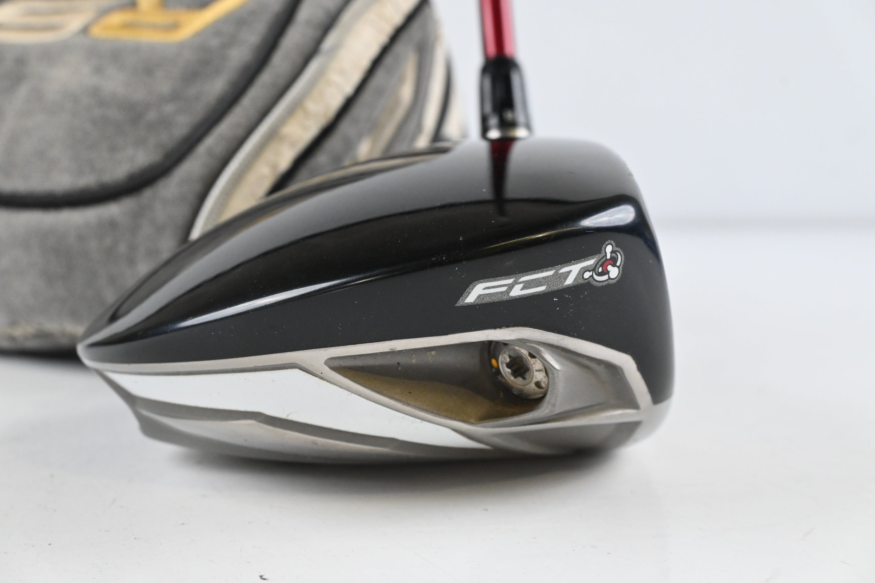 Taylormade R9 Driver / 9.5 Degree / Regular Flex Fujikura Motore 65 Shaft