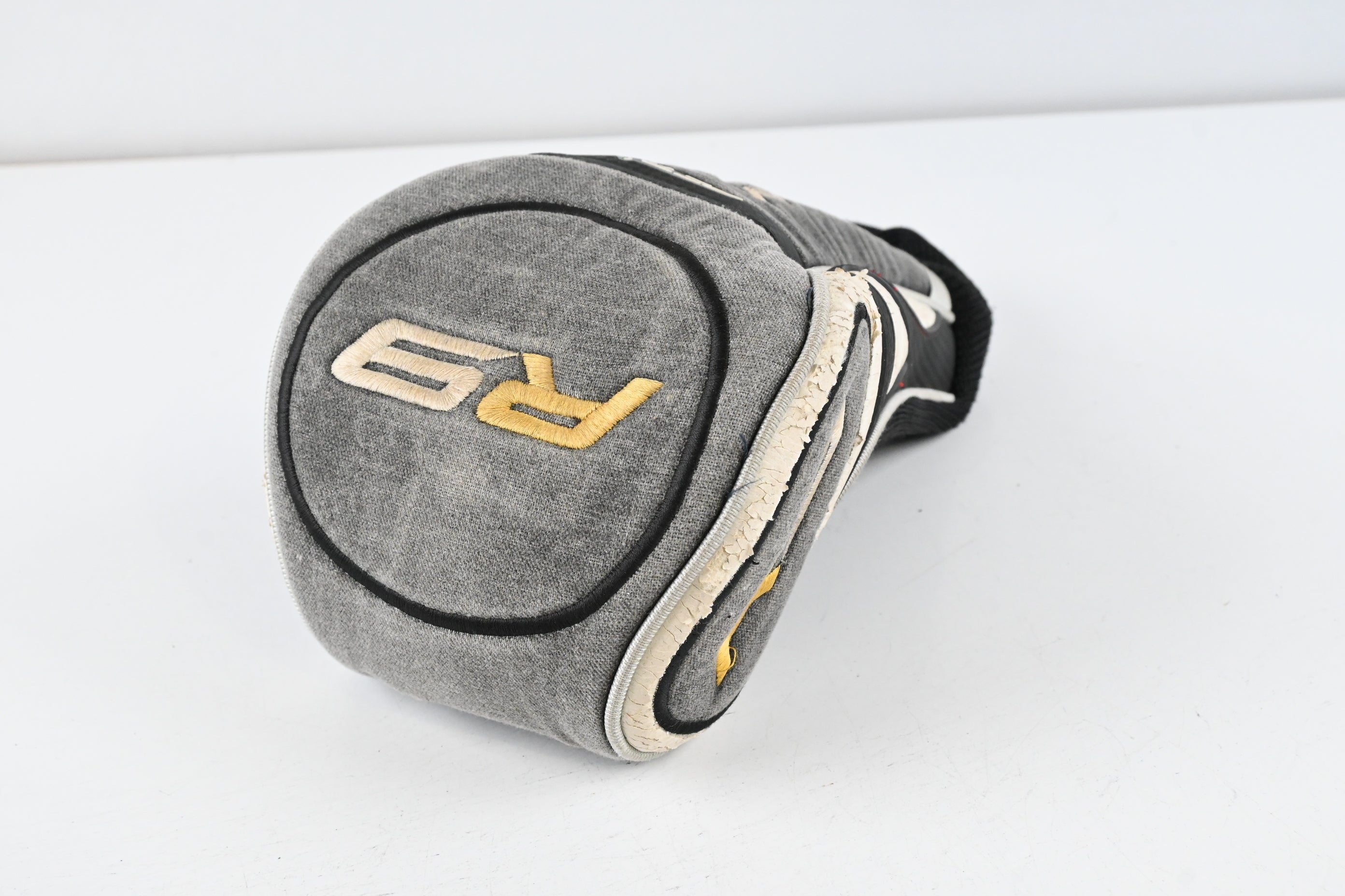 Taylormade R9 Driver / 9.5 Degree / Regular Flex Fujikura Motore 65 Shaft