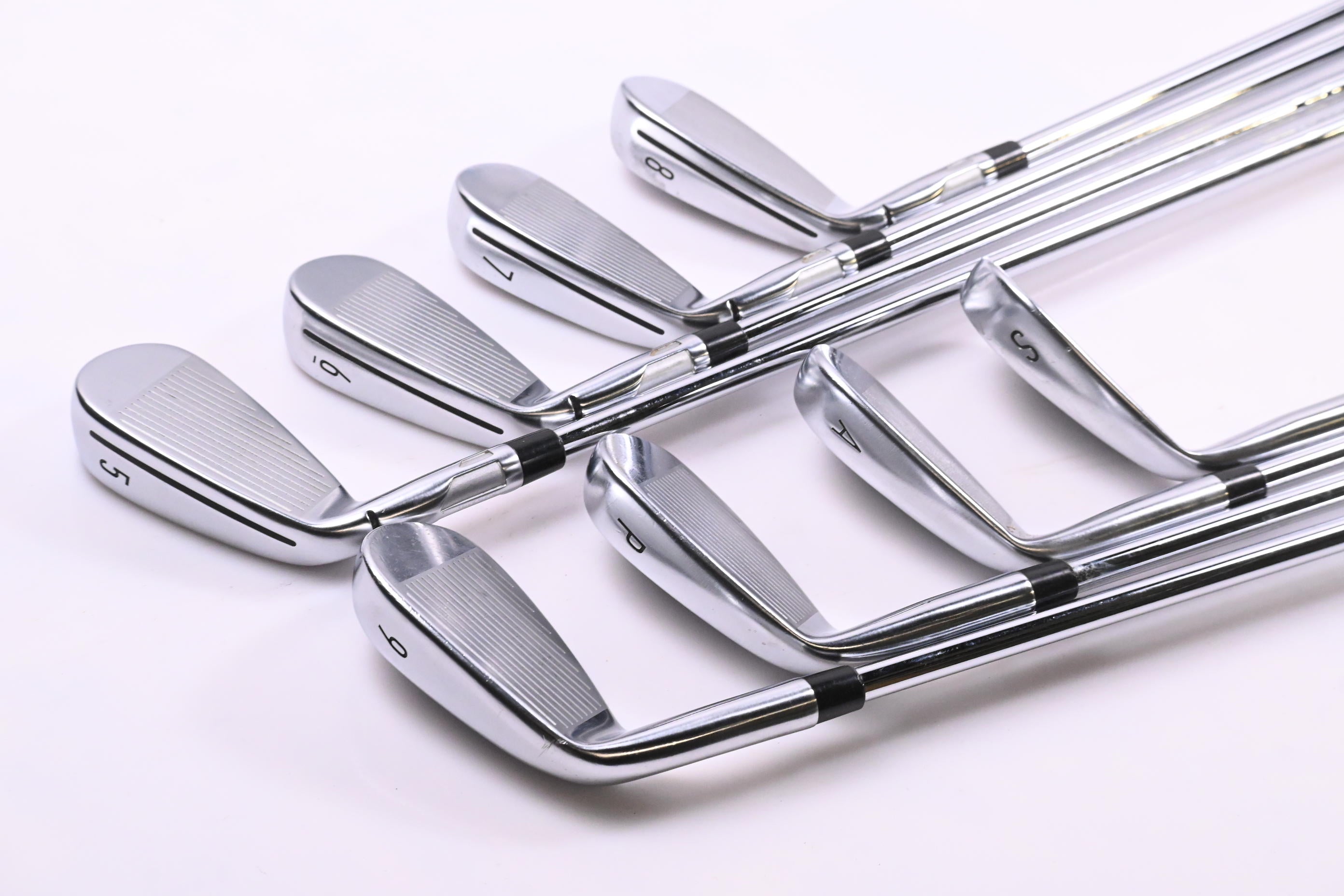Taylormade Qi Irons / 5-PW+GW+SW / Regular Flex KBS MAX MT 85 Shafts