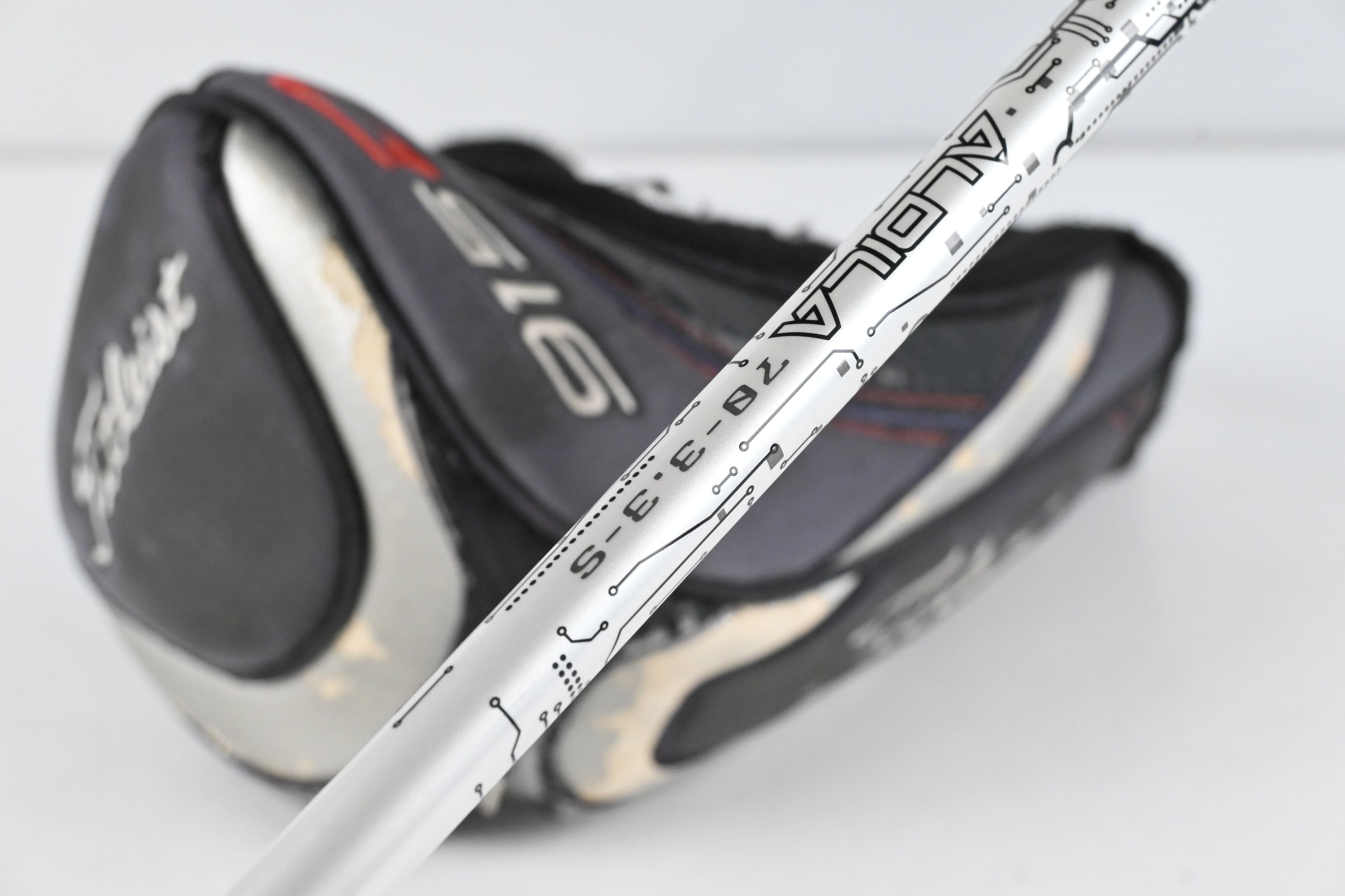 Titleist 915 D2 Driver / 9.5 Degree / Stiff Flex Aldila Rogue 110 MSI 70 Shaft