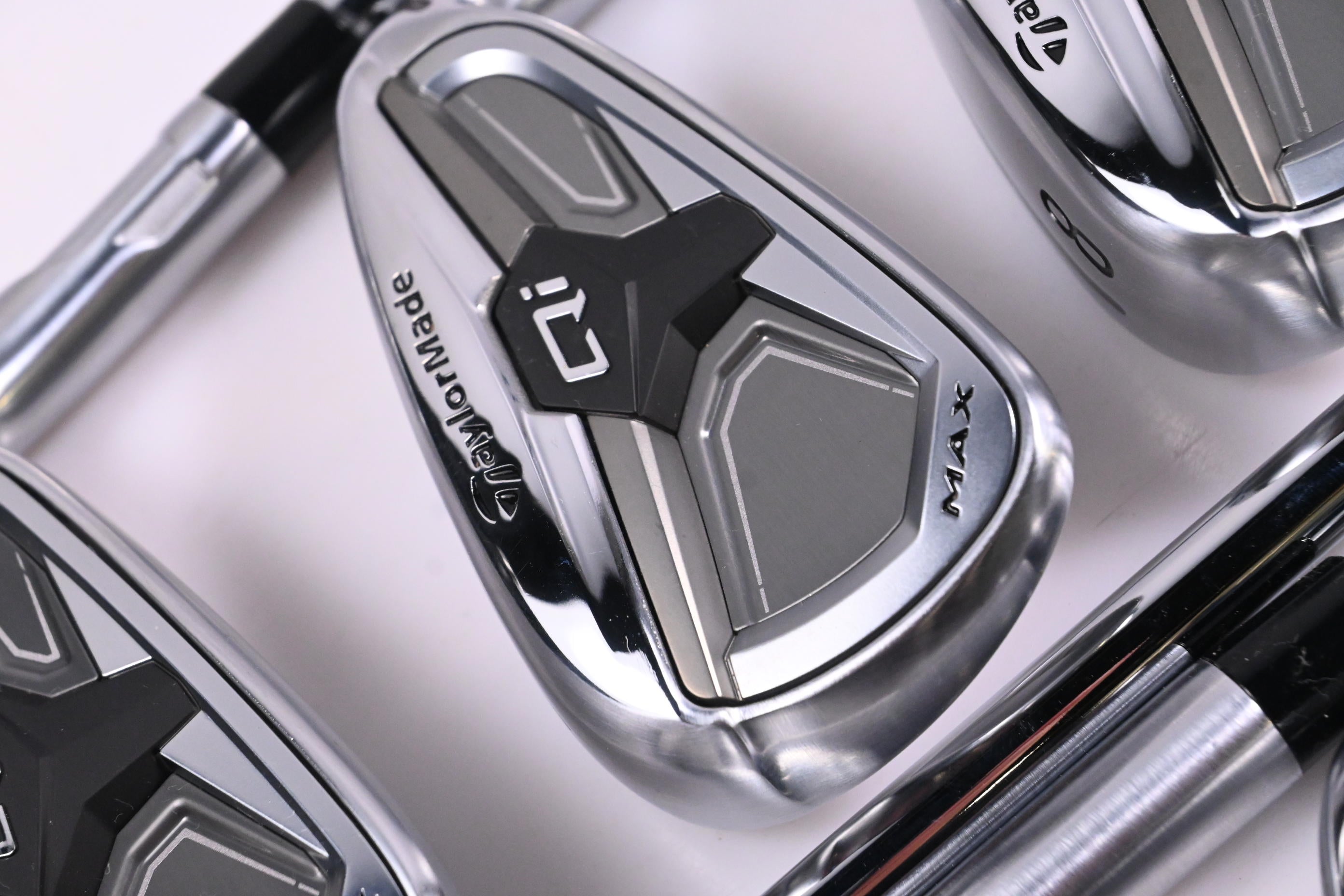 Taylormade Qi Max Irons / 6-PW+GW+SW / Regular Flex KBS MAX Lite Shafts