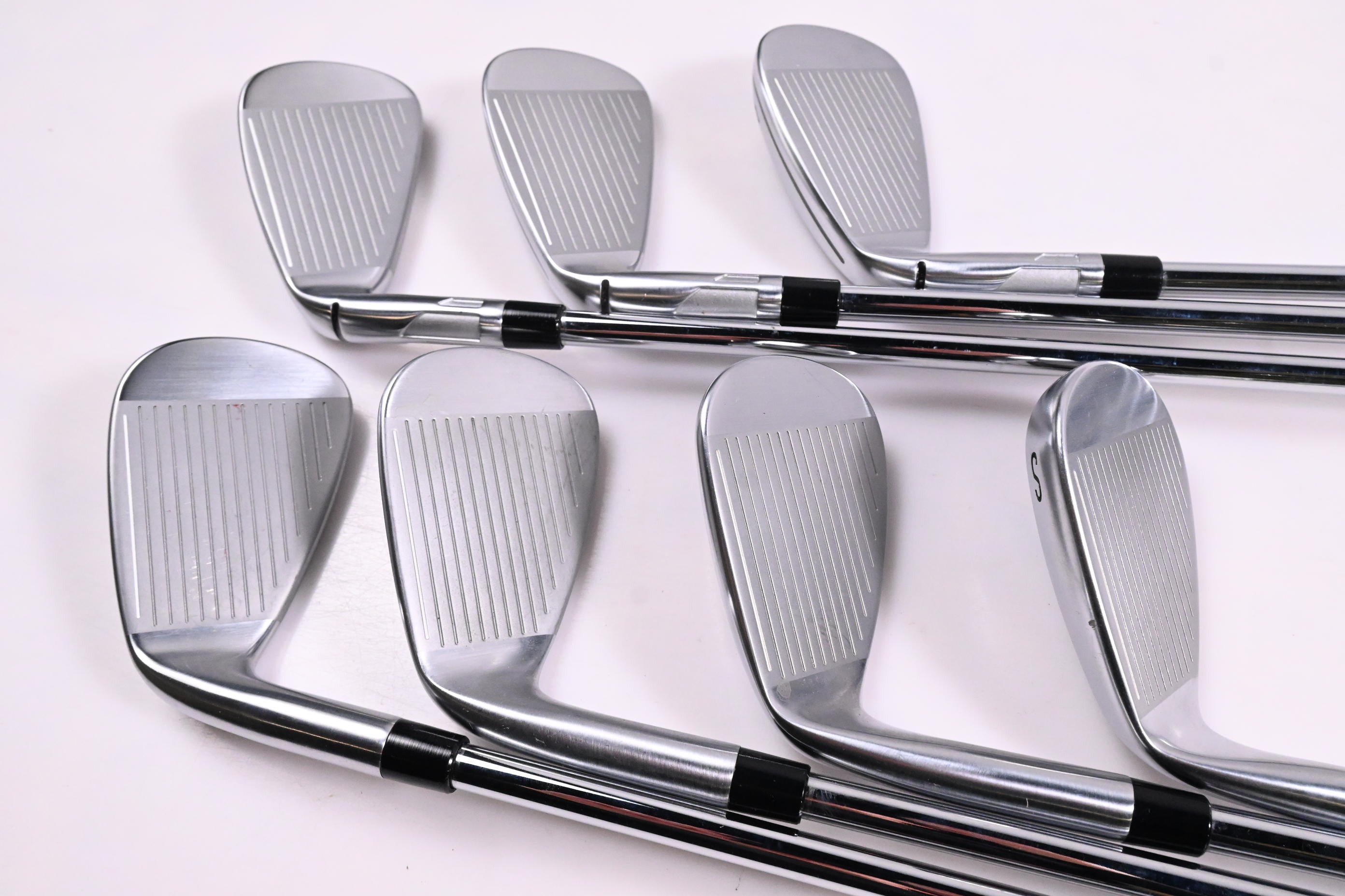 Taylormade Qi Max Irons / 6-PW+GW+SW / Regular Flex KBS MAX Lite Shafts