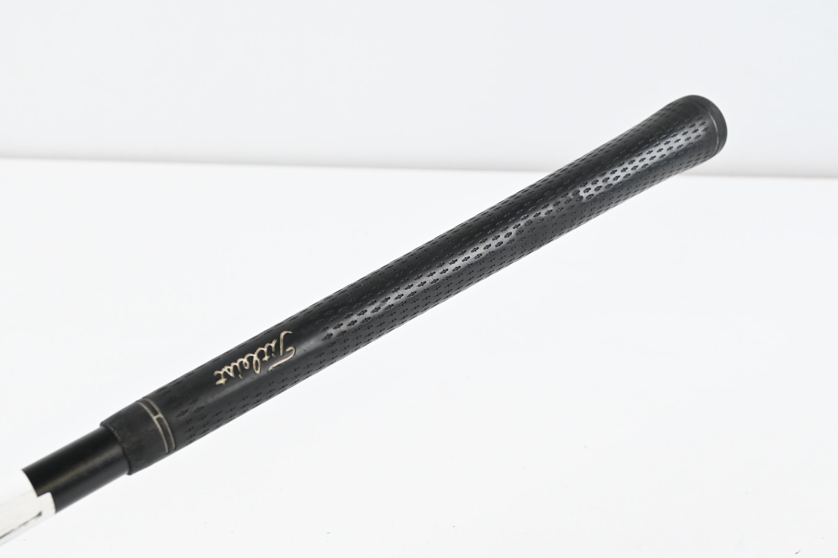Titleist 907 D2 Driver / 9.5 Degree / Stiff Flex UST Proforce V2 76 Shafts