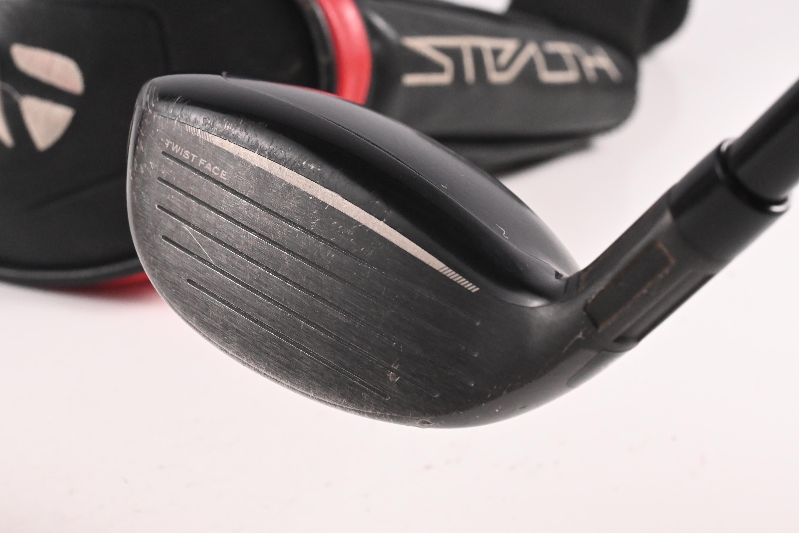 Taylormade Stealth #4 Hybrid / 22 Degree / Regular Flex Fujikura Ventus Red 6