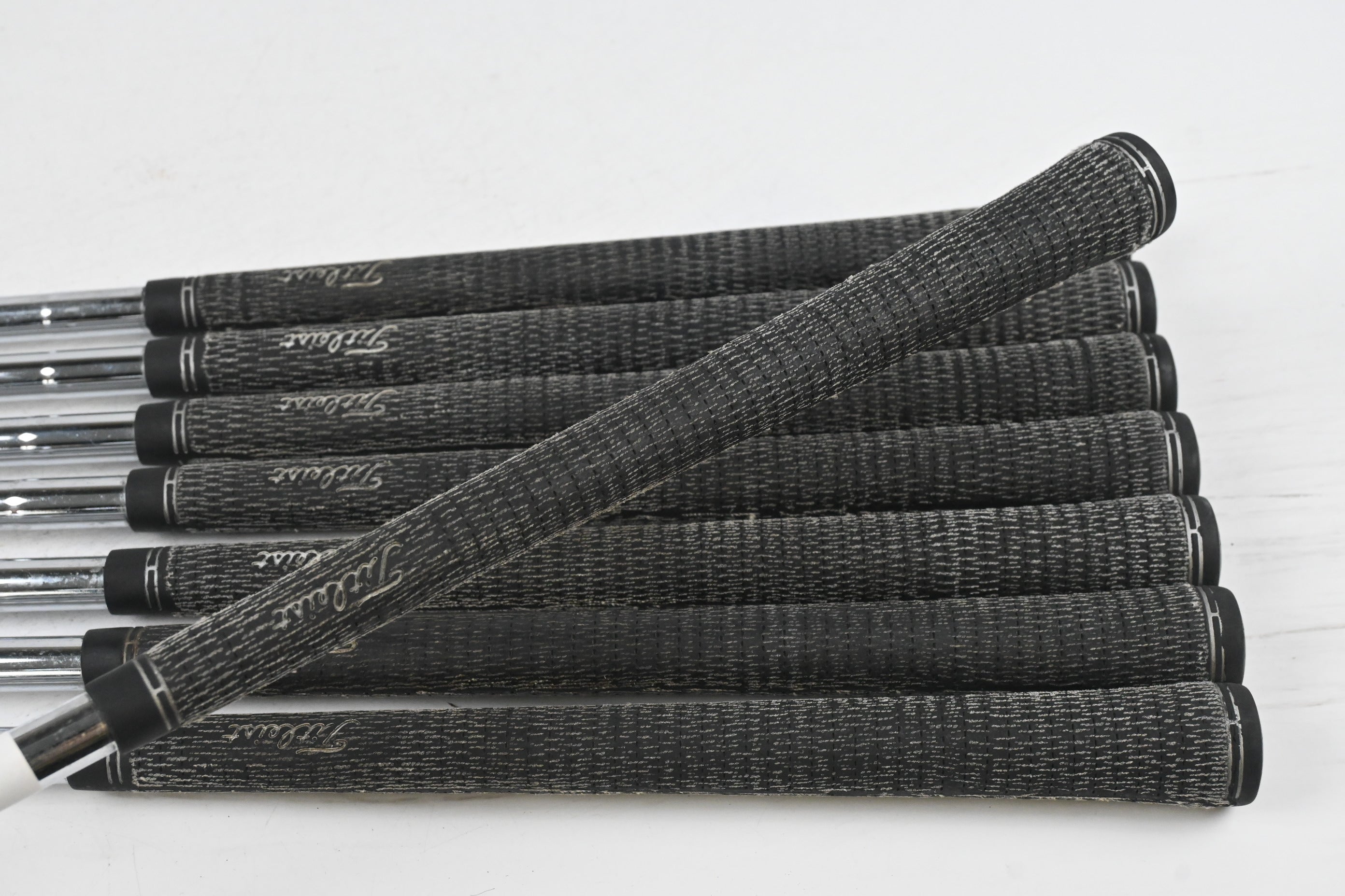 Titleist DCI 990 Irons / 3-PW / Regular Flex Dynamic Gold R300 Shafts