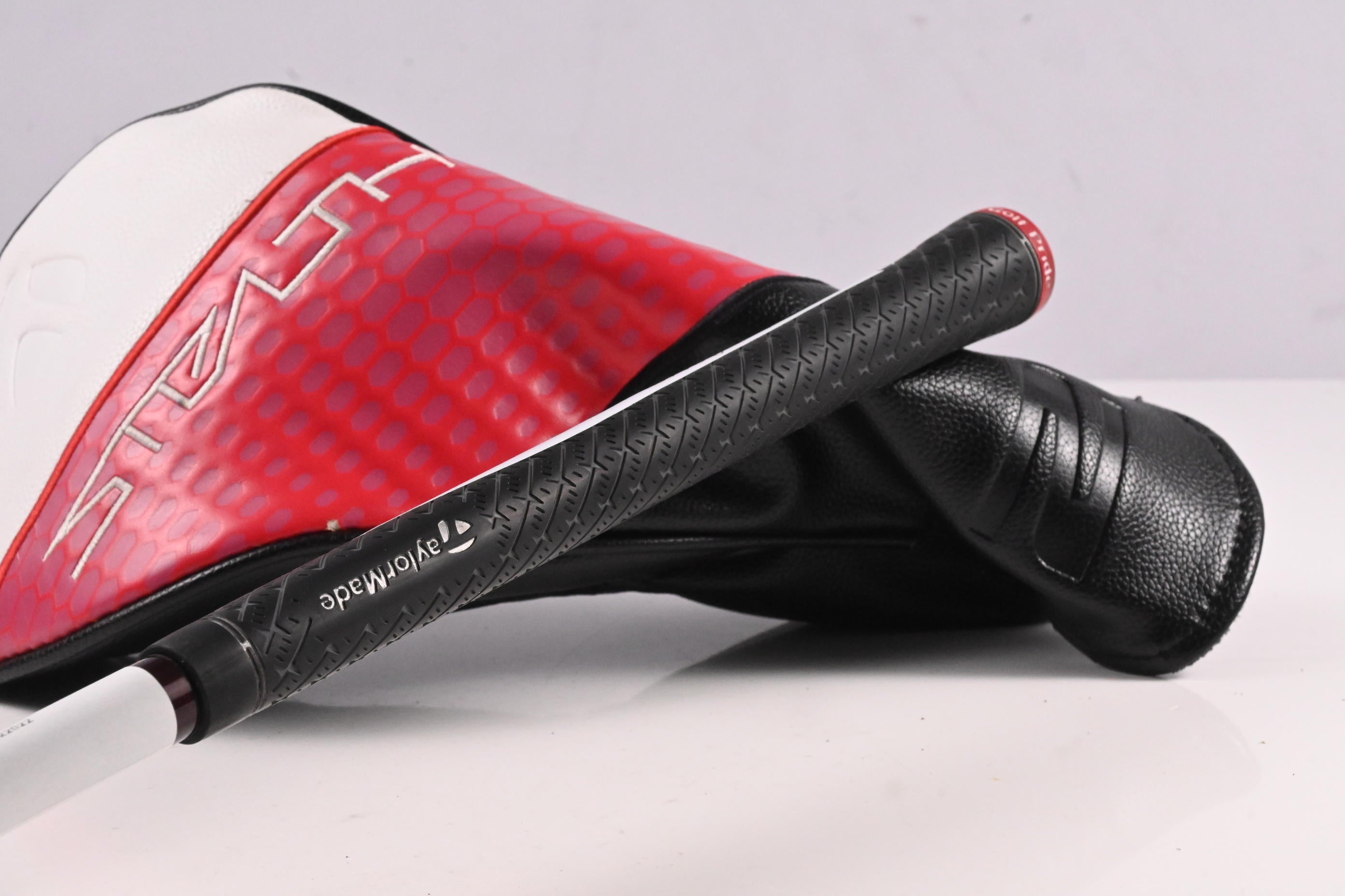 Taylormade Stealth 2 HD Driver / 10.5 Degree / Regular Flex Fujikura SpeederNX