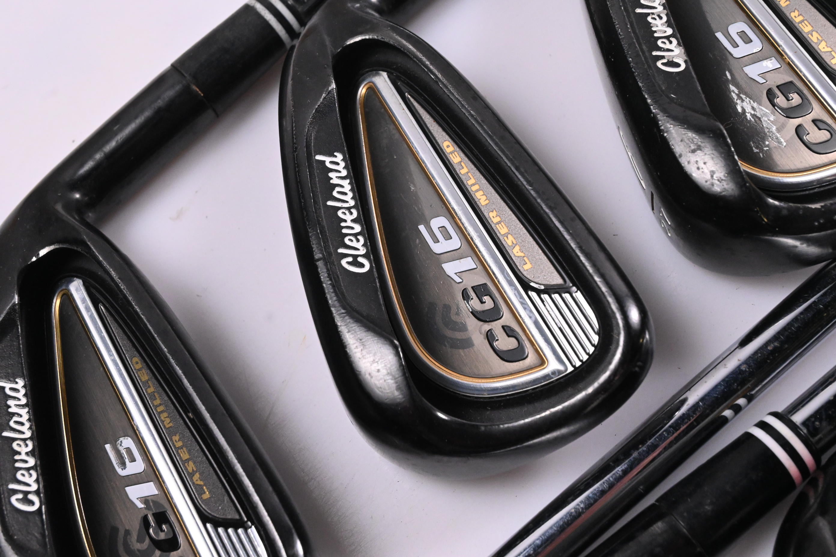 Cleveland CG16 Black Pearl Irons / 4-PW / Regular Flex Cleveland 85 Shafts