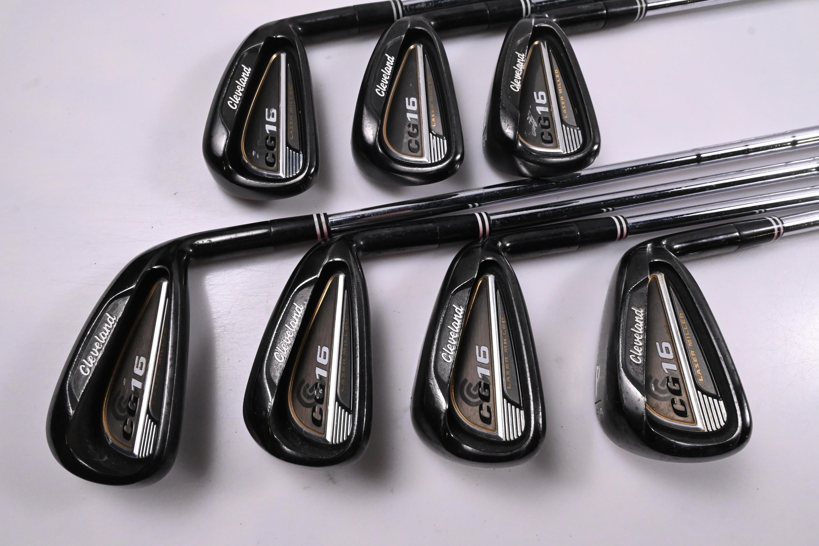 Cleveland CG16 Black Pearl Irons / 4-PW / Regular Flex Cleveland 85 Shafts