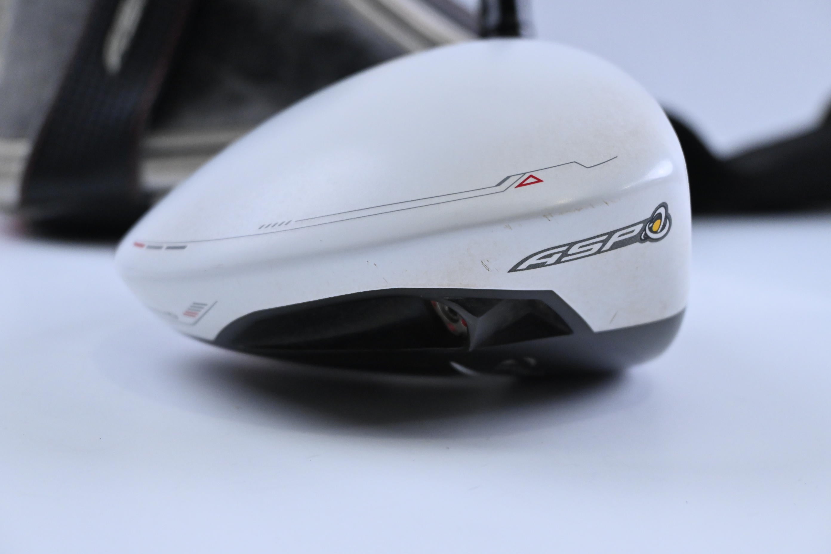 Taylormade R11 Driver / 9 Degree / Stiff Flex Fujikura Blur 60 Shaft