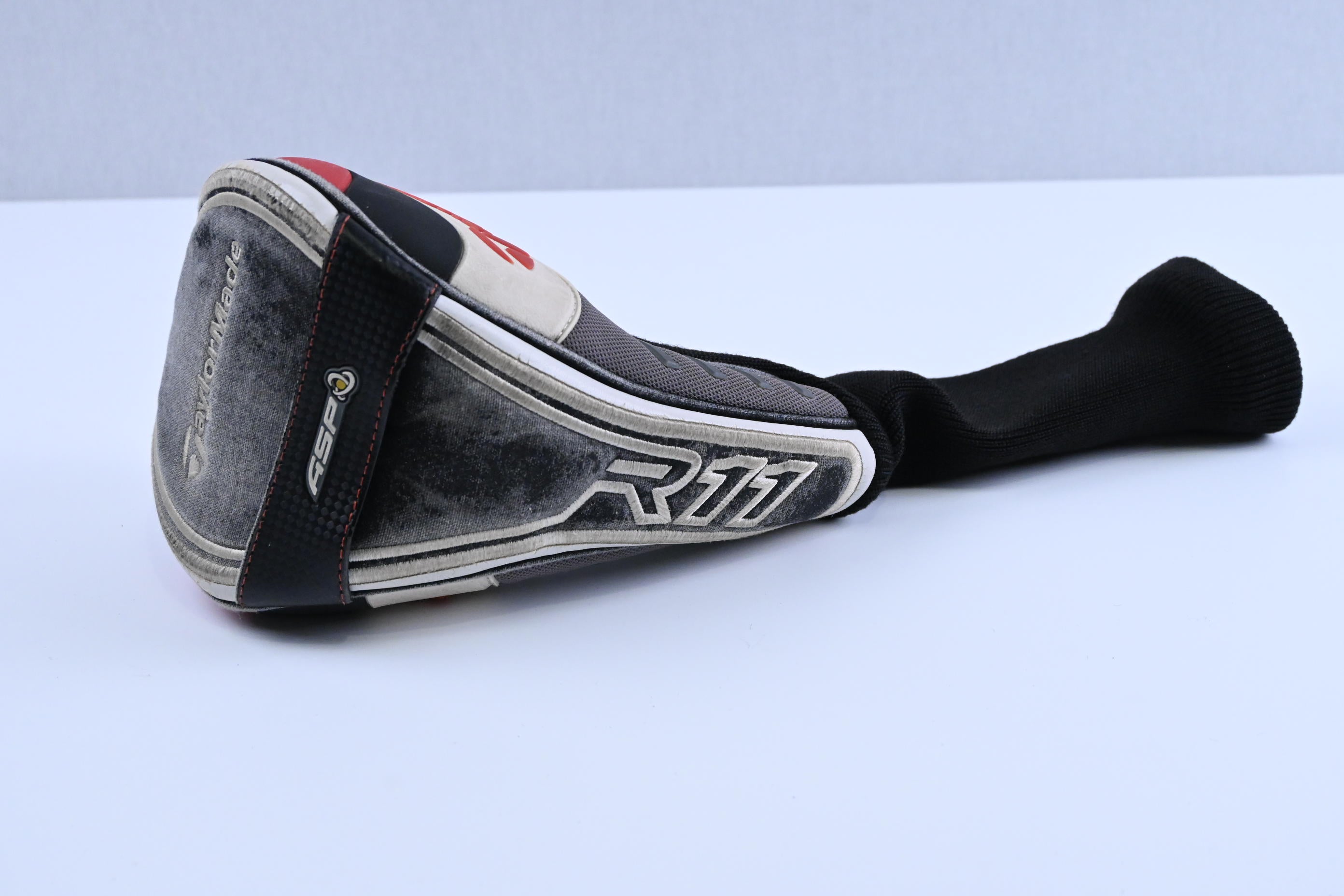 Taylormade R11 Driver / 9 Degree / Stiff Flex Fujikura Blur 60 Shaft