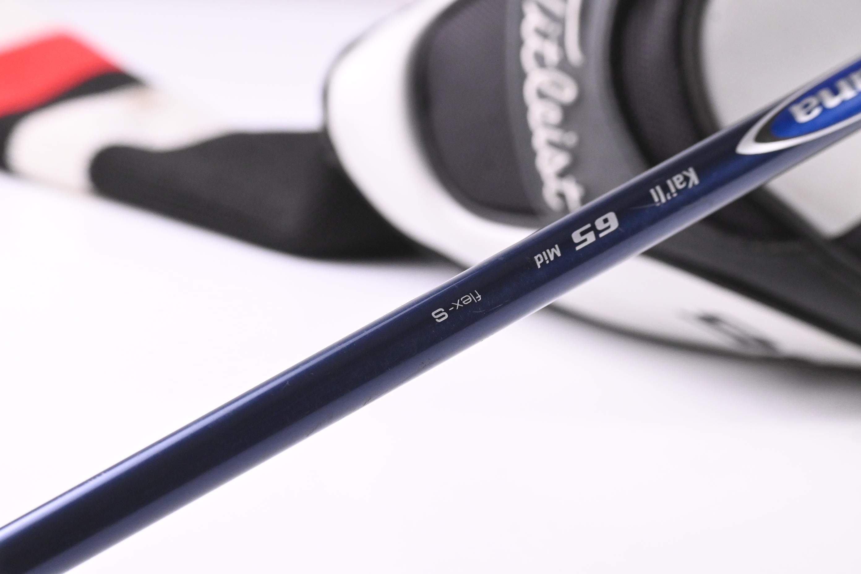 Titleist 910 D2 Driver / 10.5 Degree / Stiff Flex Diamana Kai`li 65 Shaft