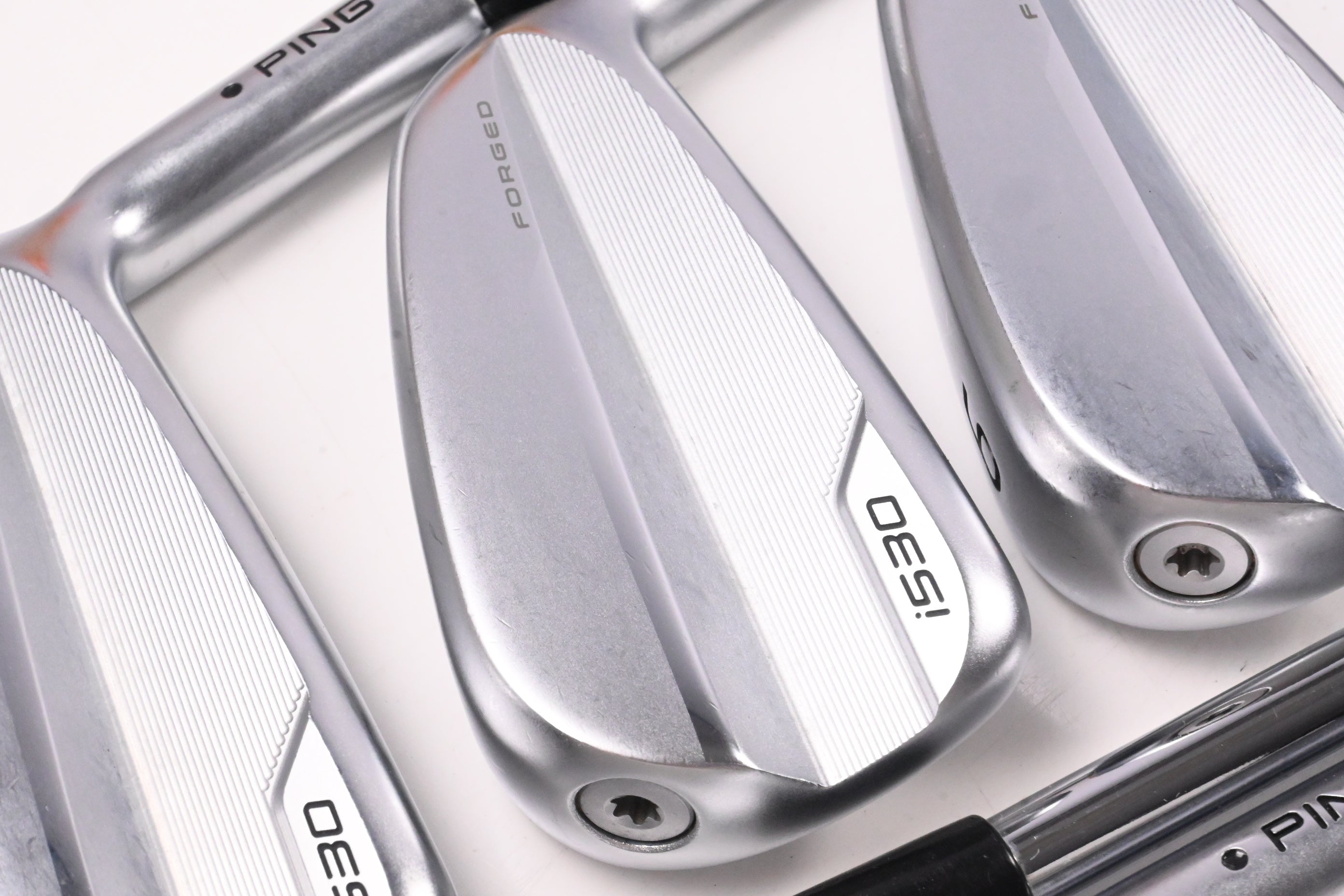 Ping i530 Irons / 4-PW+GW / Black Dot / Stiff Flex Dynamic Gold Mid 115 S300