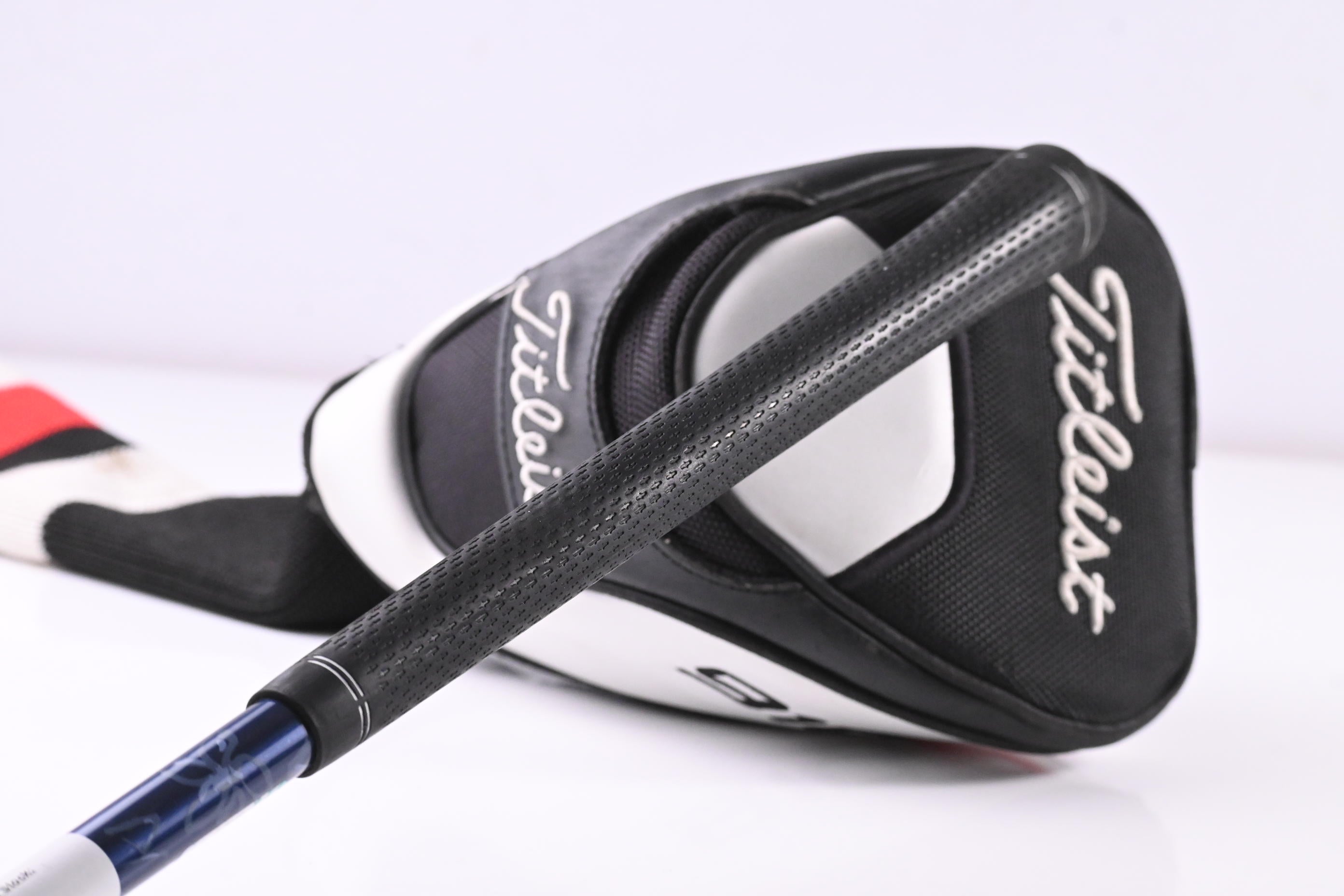 Titleist 910 D2 Driver / 10.5 Degree / Stiff Flex Diamana Kai`li 65 Shaft