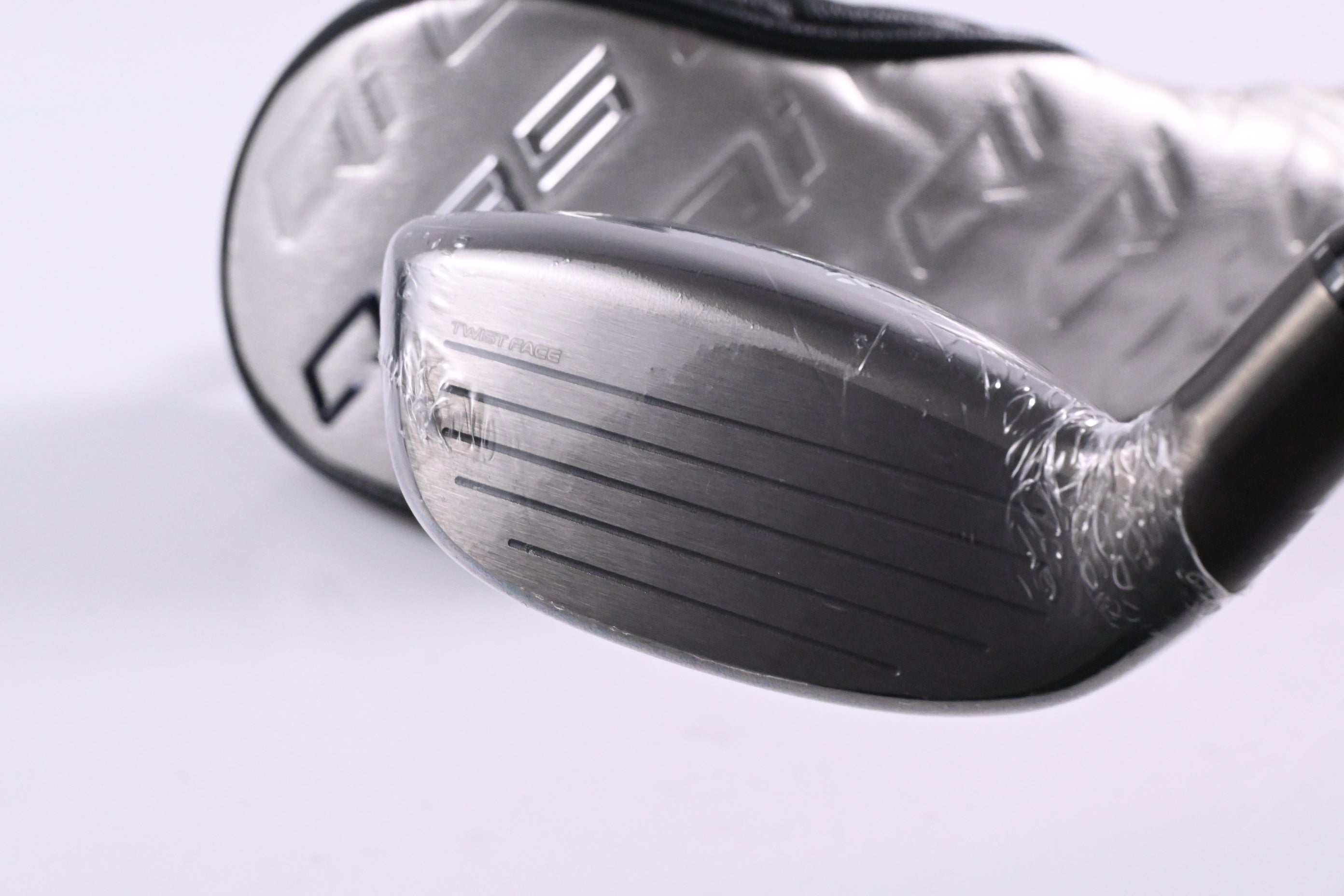 Taylormade Qi35 #4 Hybrid / 22 Degree / Regular Flex Fujikura Ventus Blue '25 6