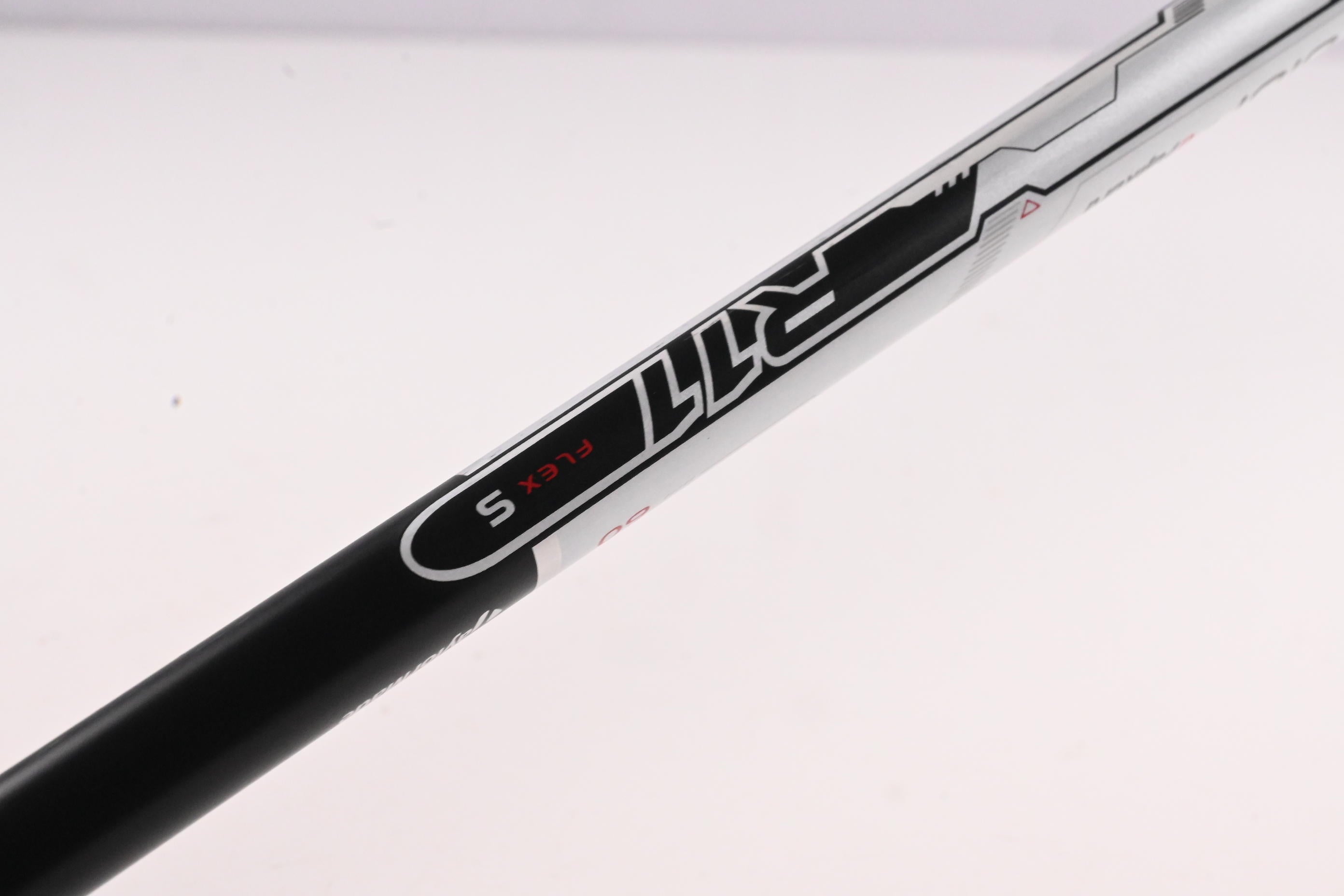 Taylormade R11 Driver / 9 Degree / Stiff Flex Fujikura Blur 60 Shaft