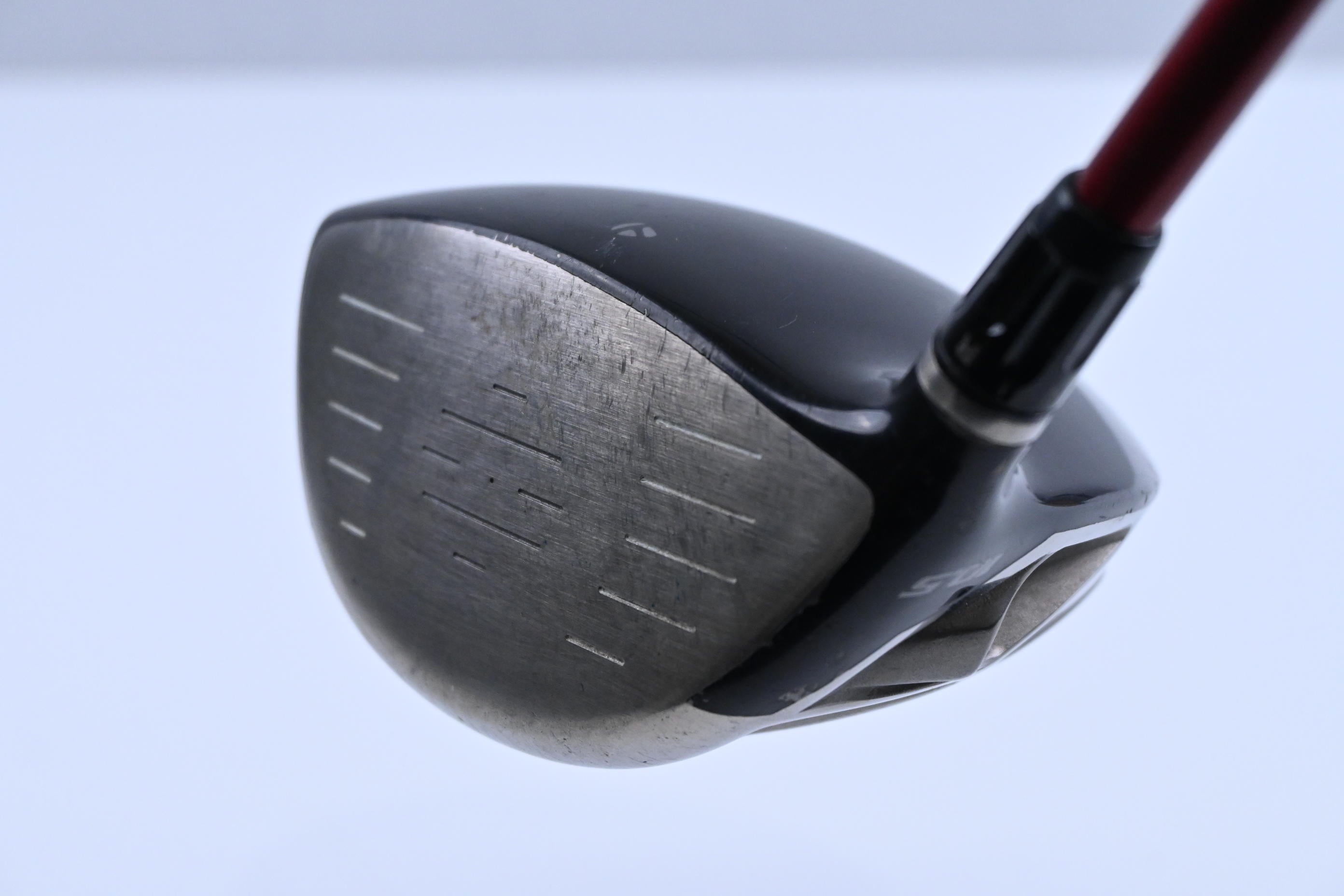Taylormade R9 Driver / 10.5 Degree / Regular Flex Fujikura Motore 65 Shaft