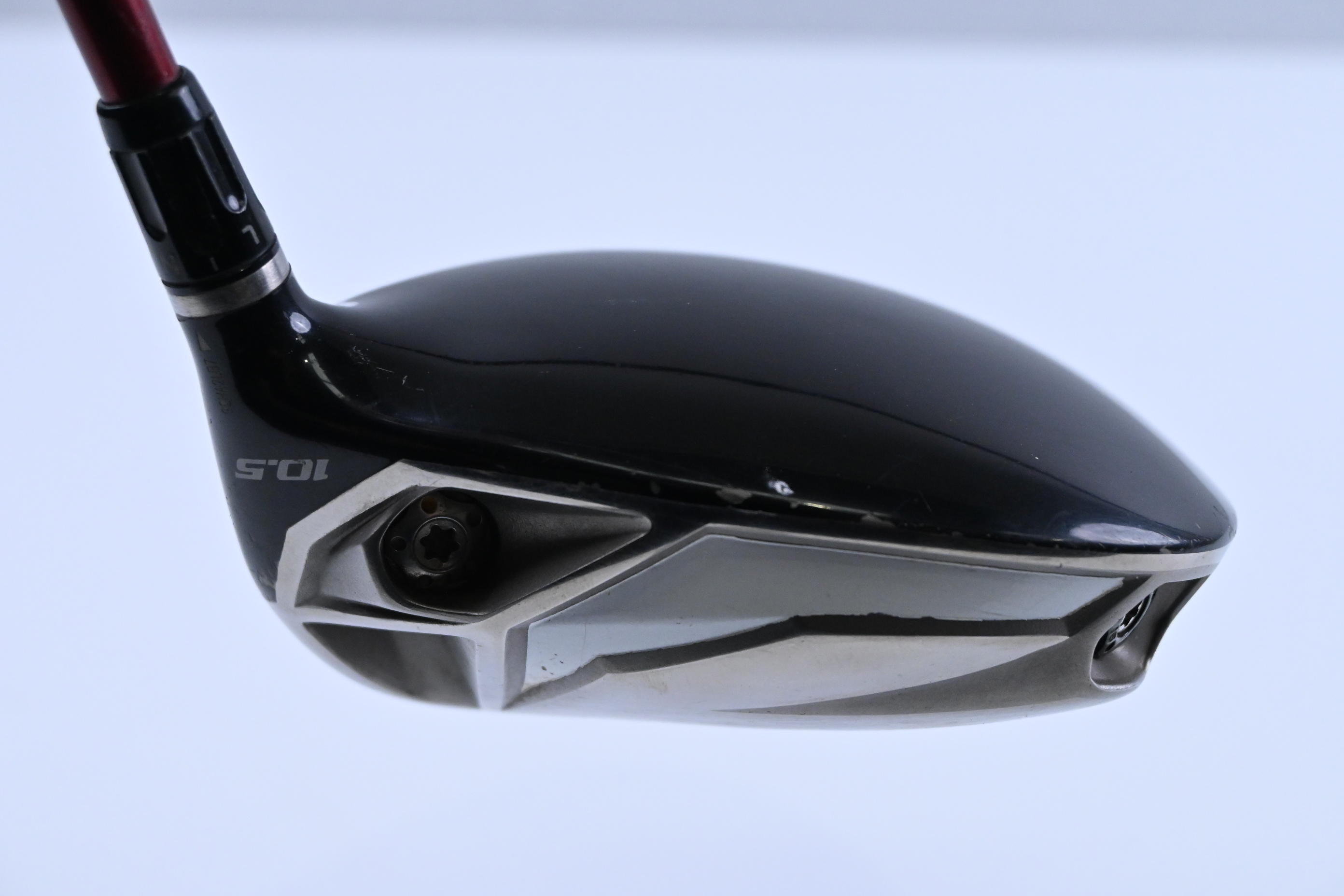 Taylormade R9 Driver / 10.5 Degree / Regular Flex Fujikura Motore 65 Shaft
