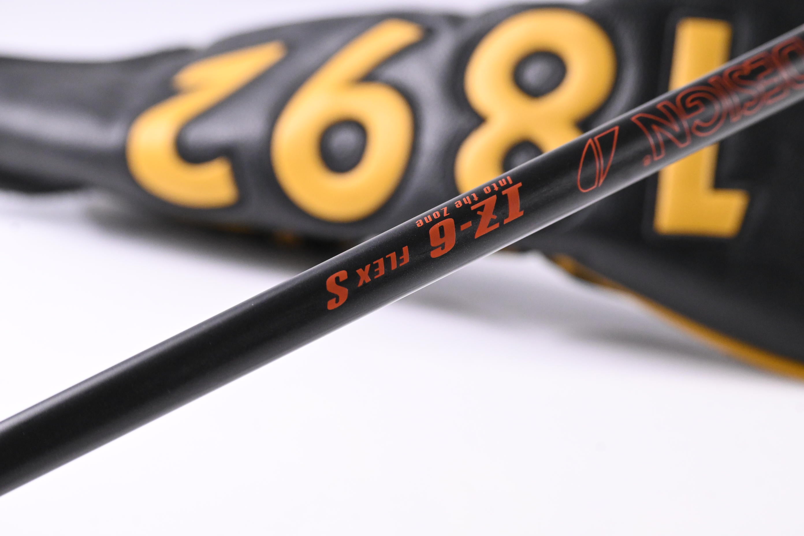 Titleist GT1 #5 Wood / 18 Degree / Stiff Flex Graphite Design Tour AD IZ-6 Shaft