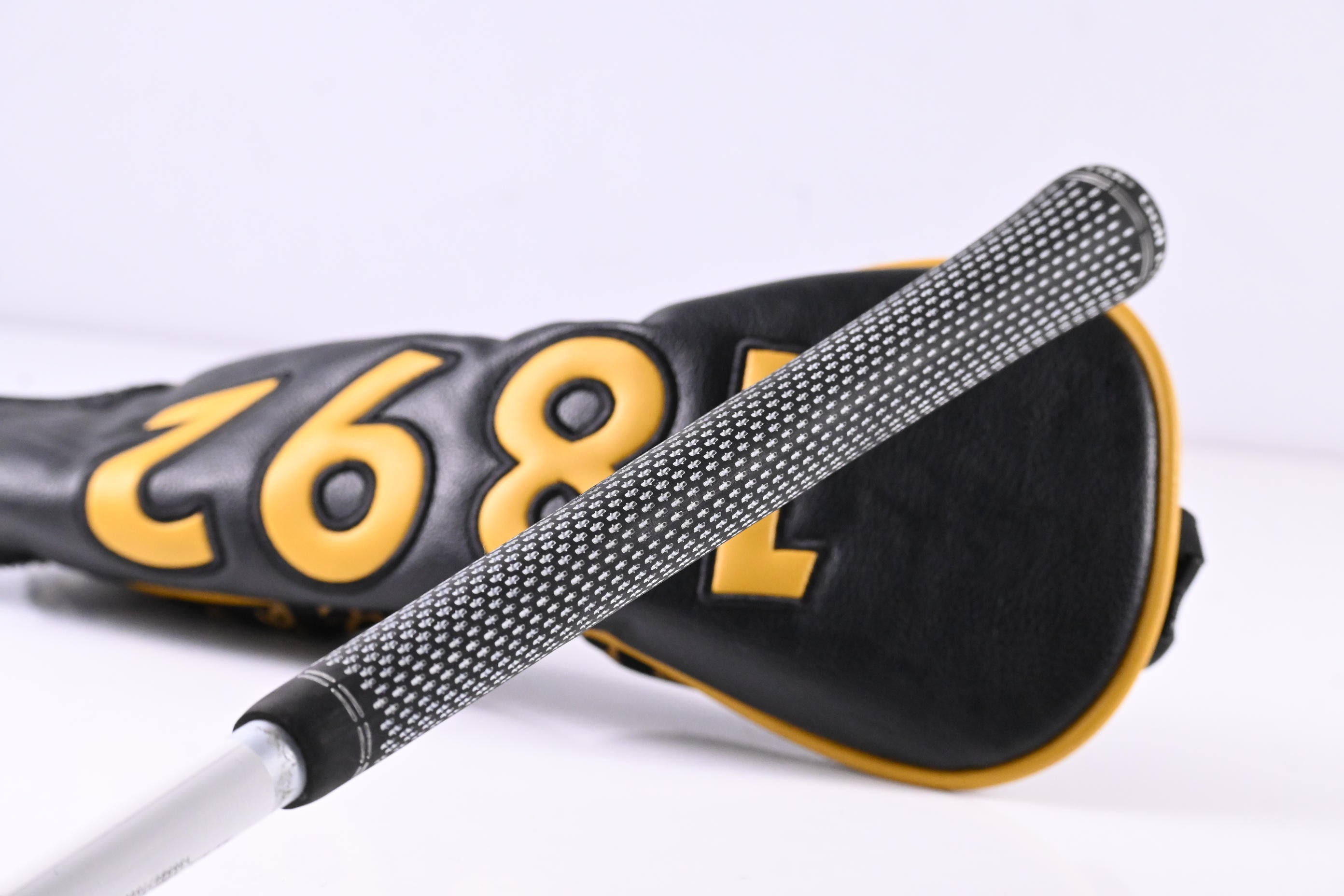 Titleist GT1 #5 Wood / 18 Degree / Stiff Flex Graphite Design Tour AD IZ-6 Shaft