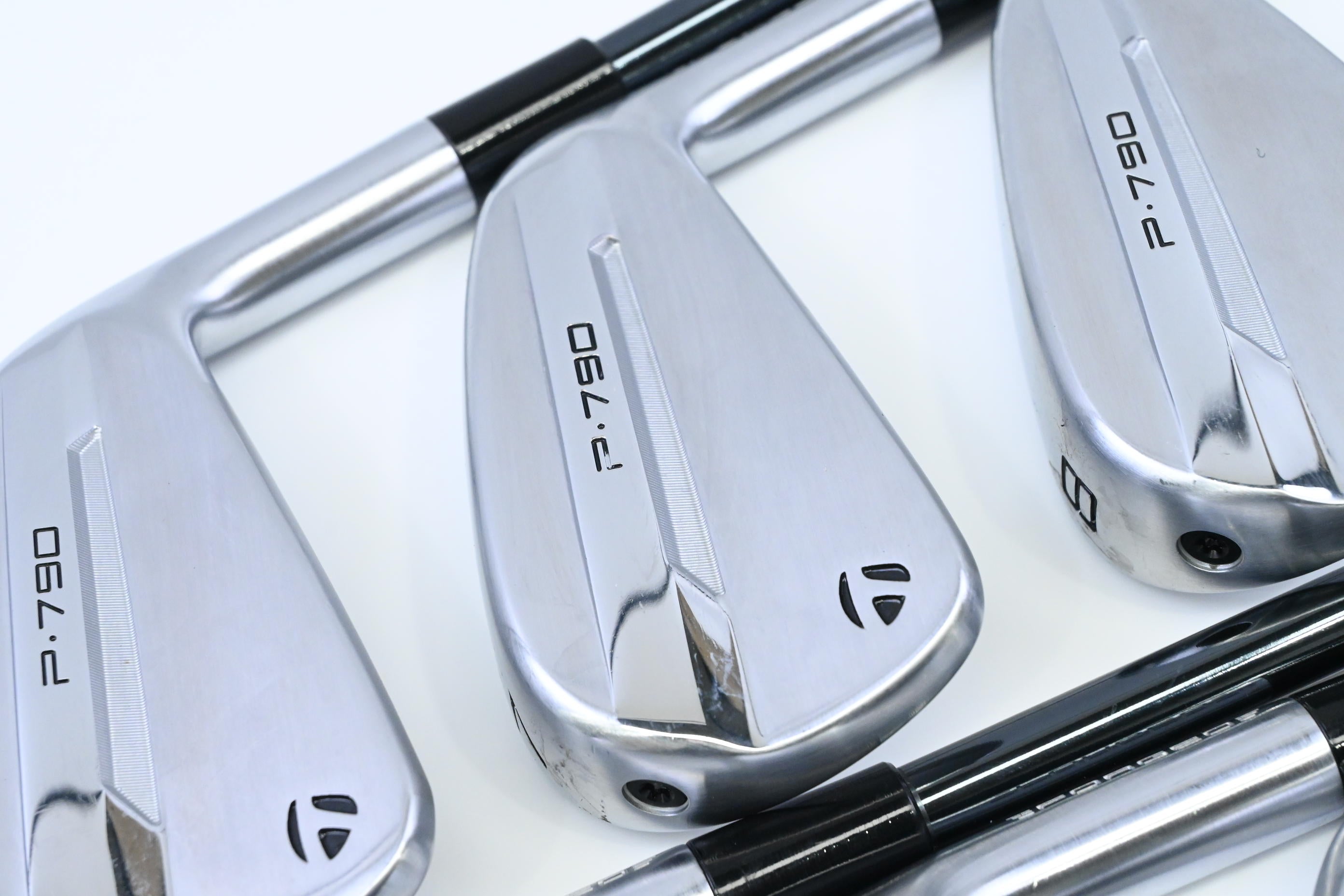 Taylormade P790 2025 Irons / 6-PW+AW / Regular Flex UST Recoil ESX 60 Shafts