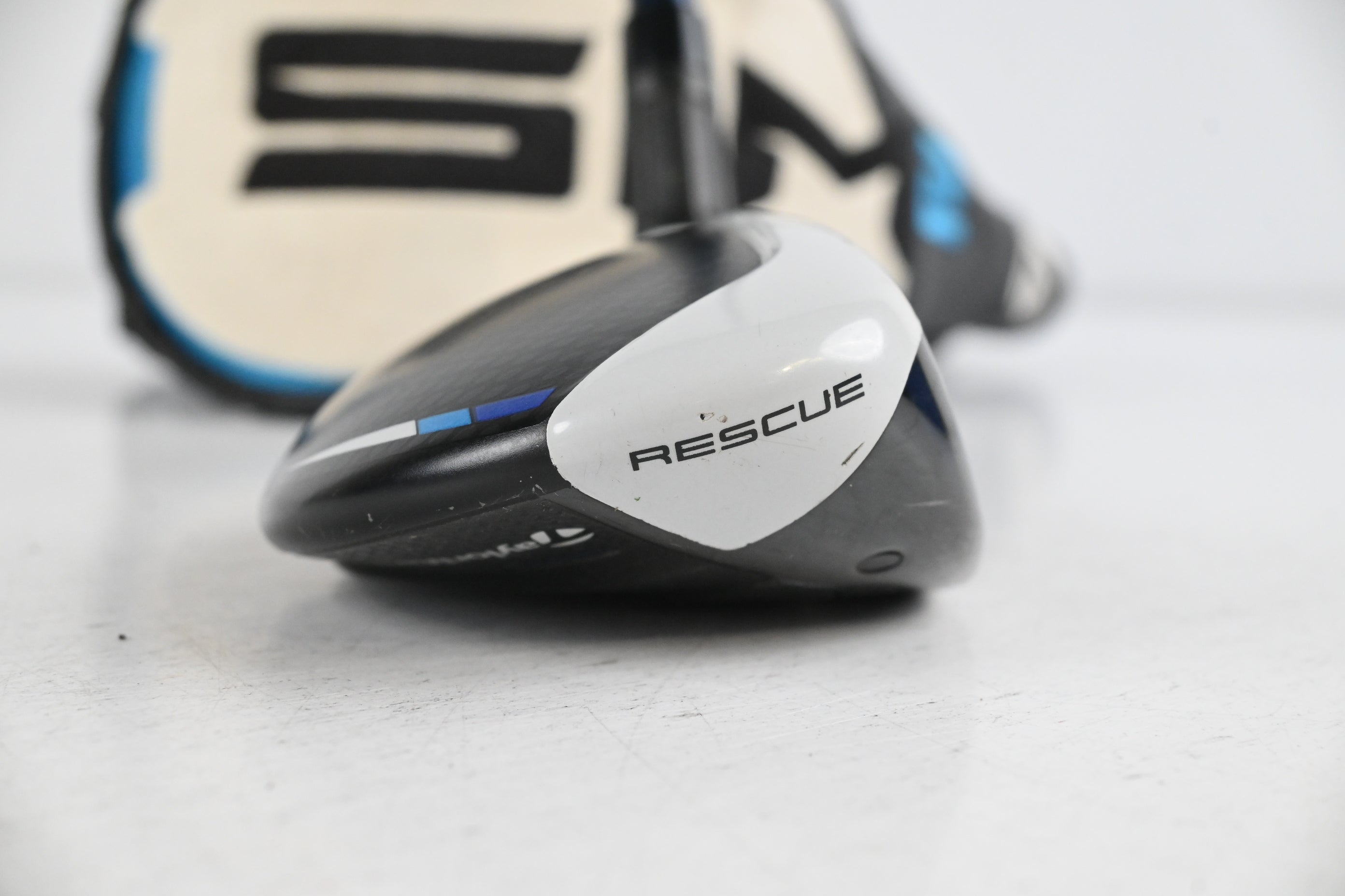 Taylormade SIM2 Max #4 Hybrid / 22 Degree / Stiff Flex Fujikura Ventus Blue 7