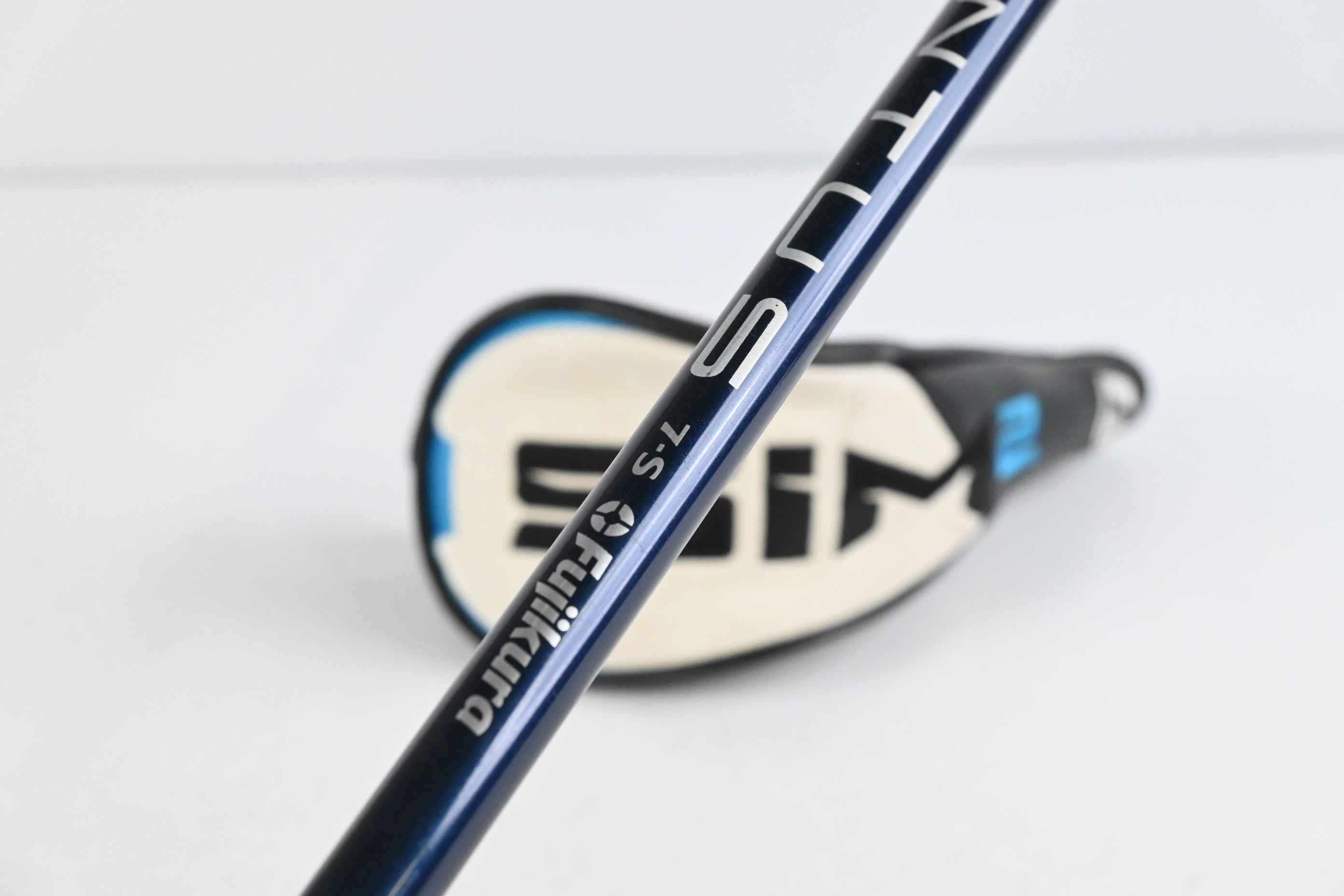 Taylormade SIM2 Max #4 Hybrid / 22 Degree / Stiff Flex Fujikura Ventus Blue 7