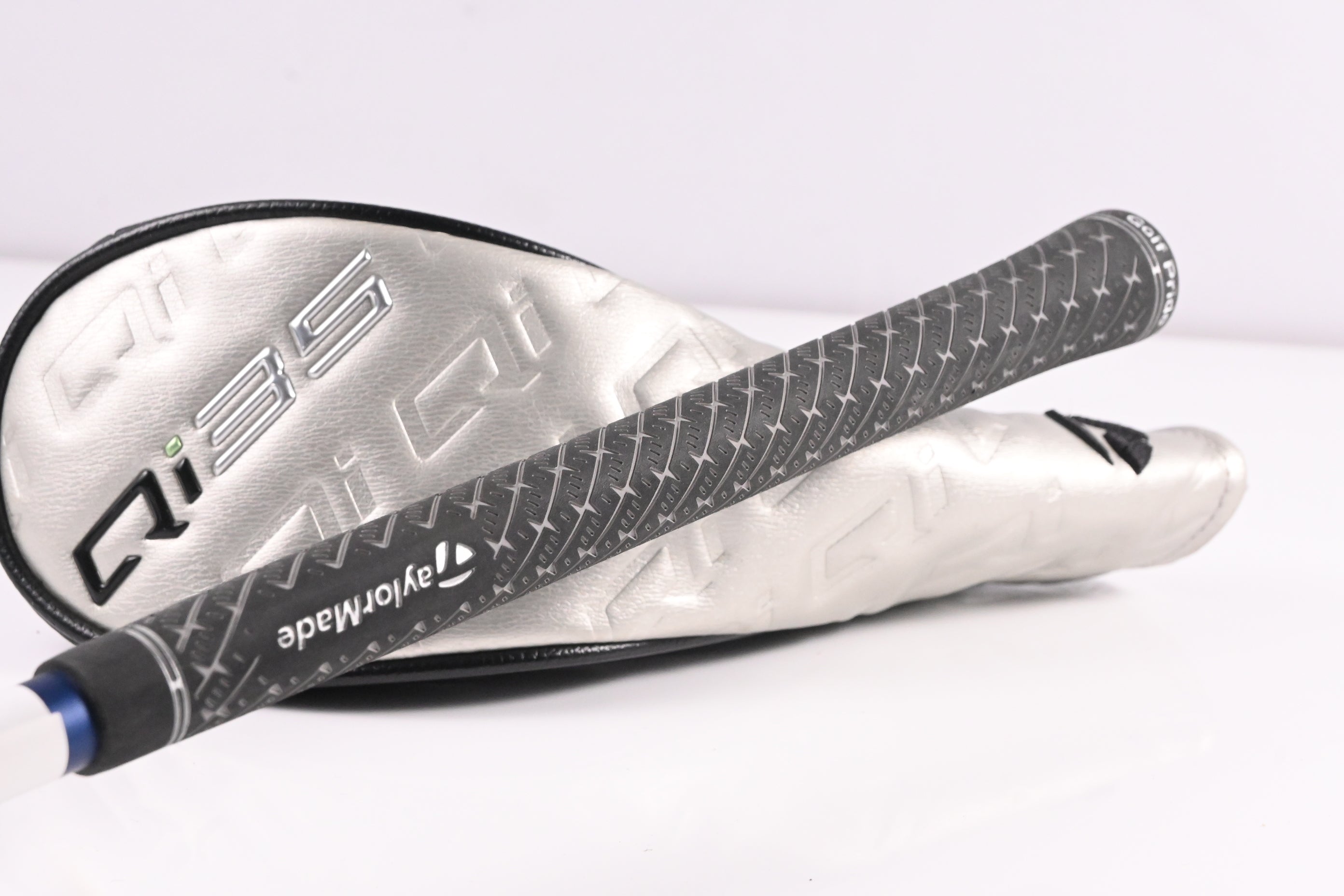 Taylormade Qi35 #4 Hybrid / 22 Degree / Regular Flex Fujikura Ventus Blue '25 6