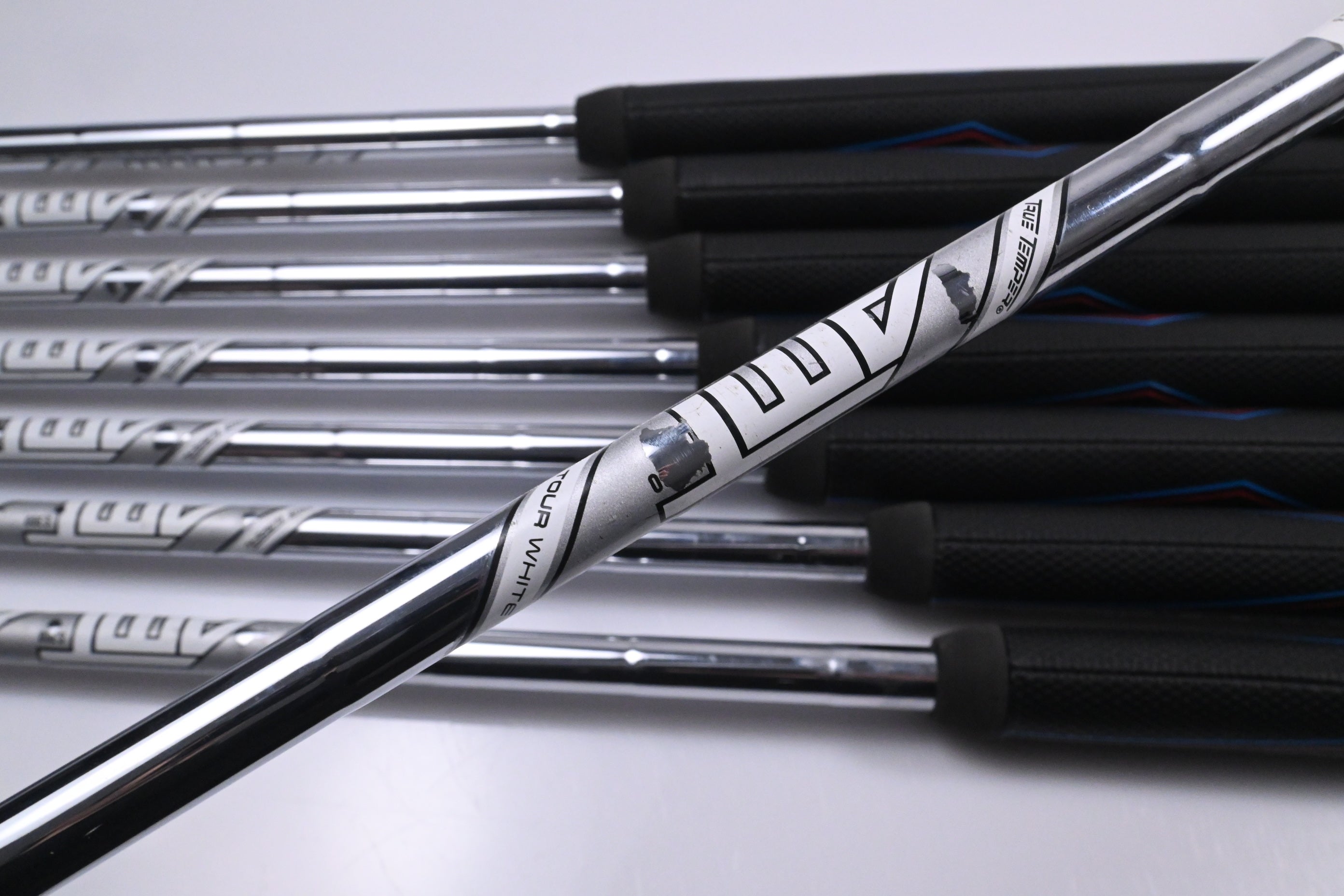 Titleist 718 AP3 Irons / 4-PW+48° / X-Flex AMT Tour White X100 Shafts