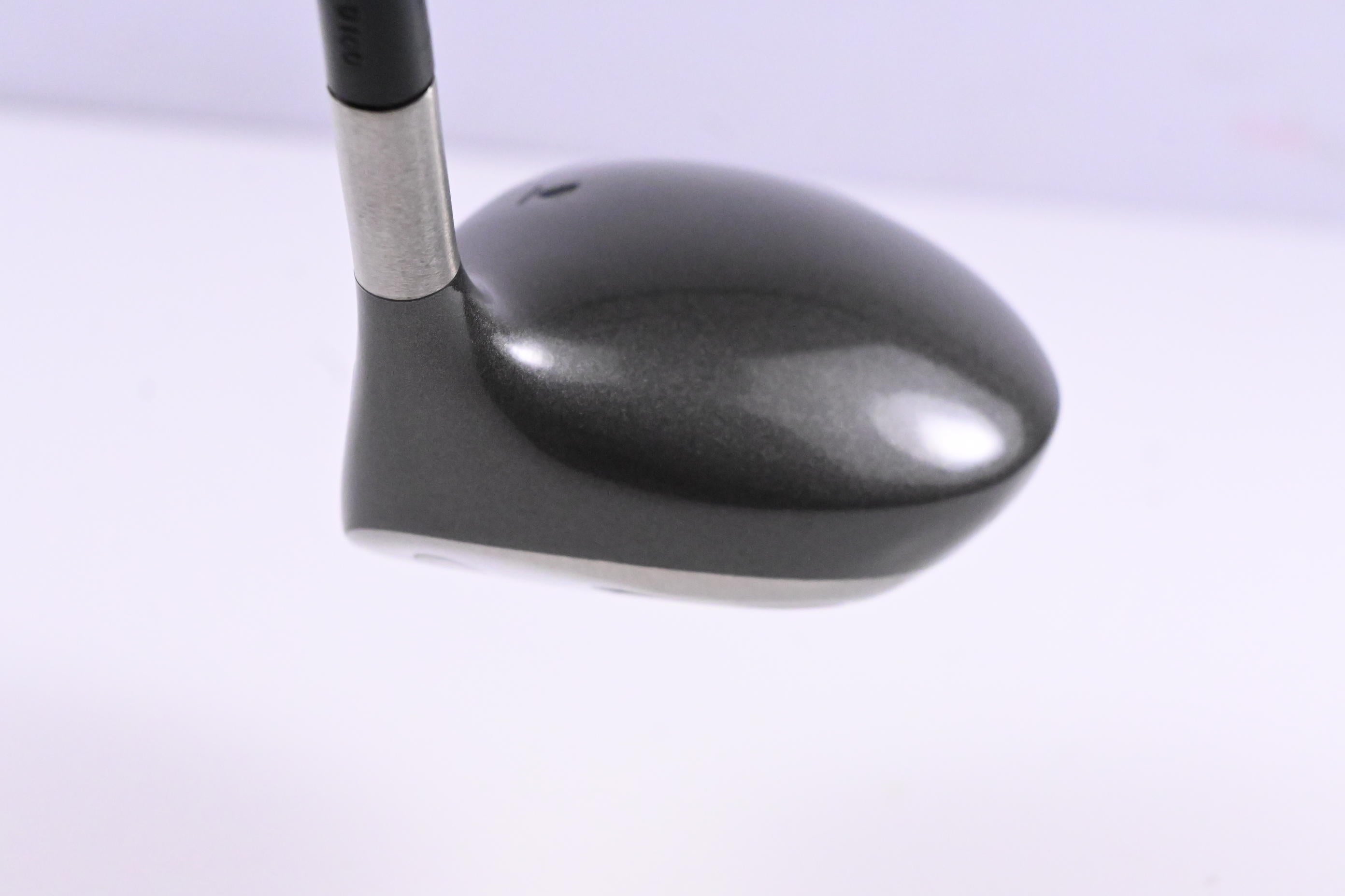 Titleist 975 D Driver / 9.5 Degree / Stiff Flex Titleist Ultralite Shaft
