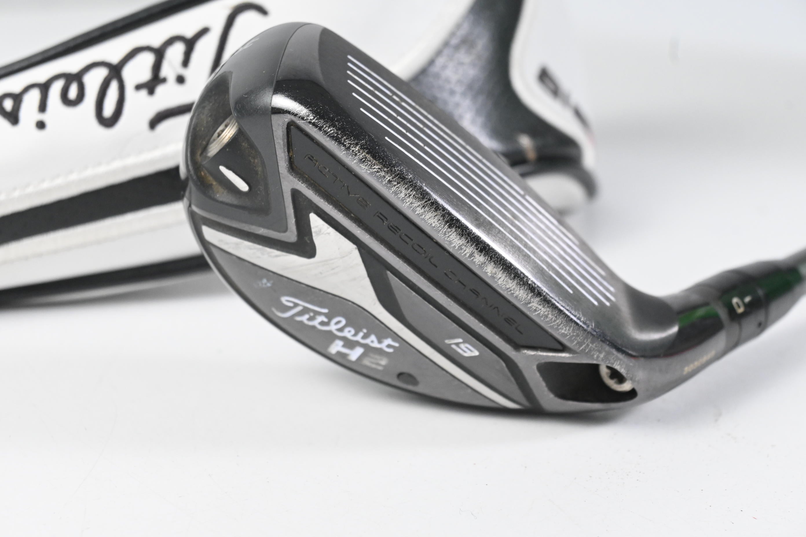 Titleist 818 H2 #3 Hybrid / 19 Degree / Stiff Flex Aldila Rogue M.AX 85 Shaft