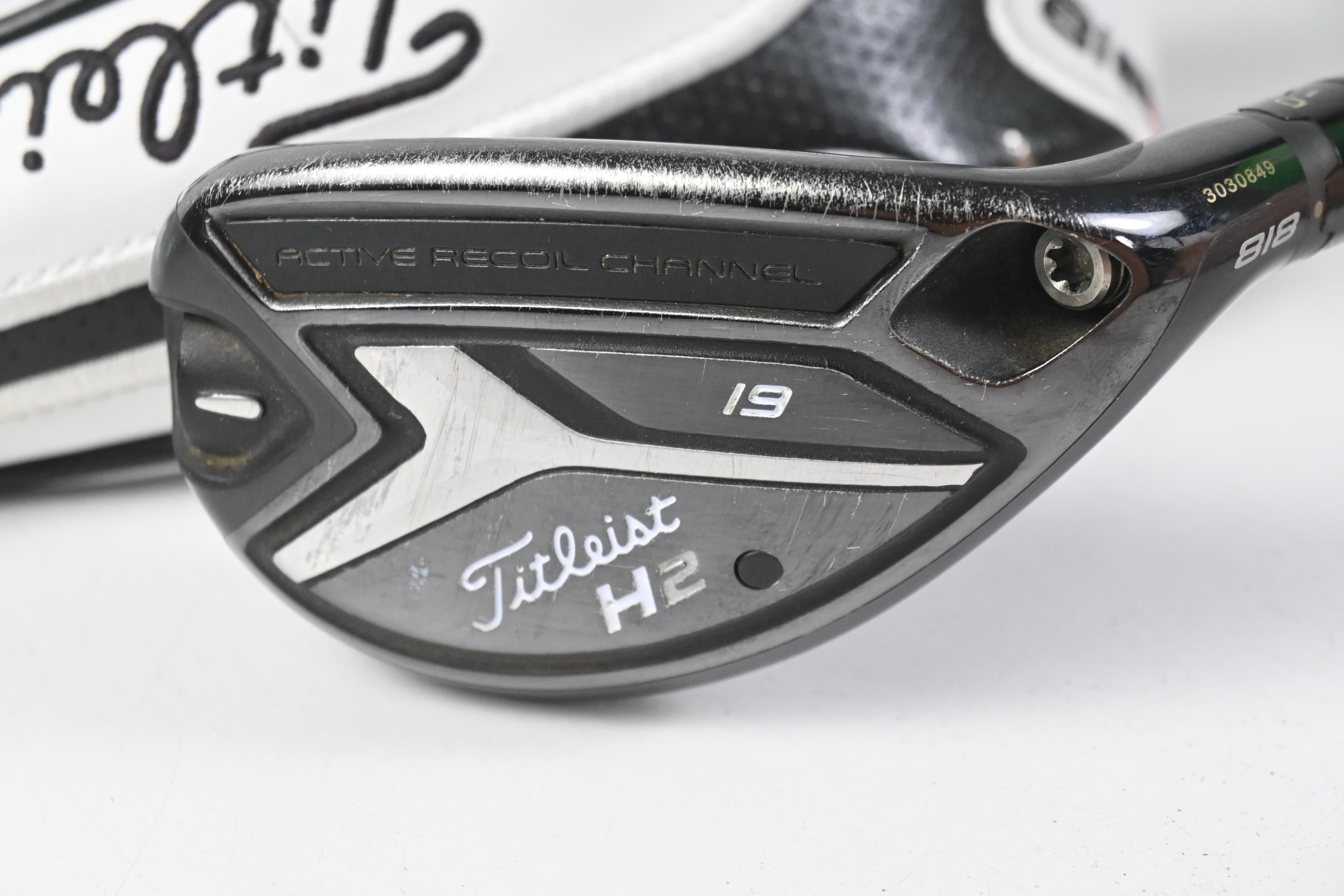 Titleist 818 H2 #3 Hybrid / 19 Degree / Stiff Flex Aldila Rogue M.AX 85 Shaft