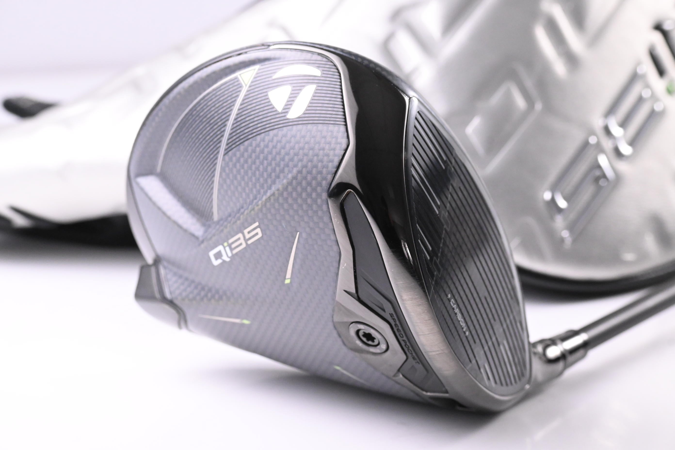 Taylormade Qi35 Driver / 10.5 Degree / Regular Flex Fujikura Ventus Blue 5 Shaft