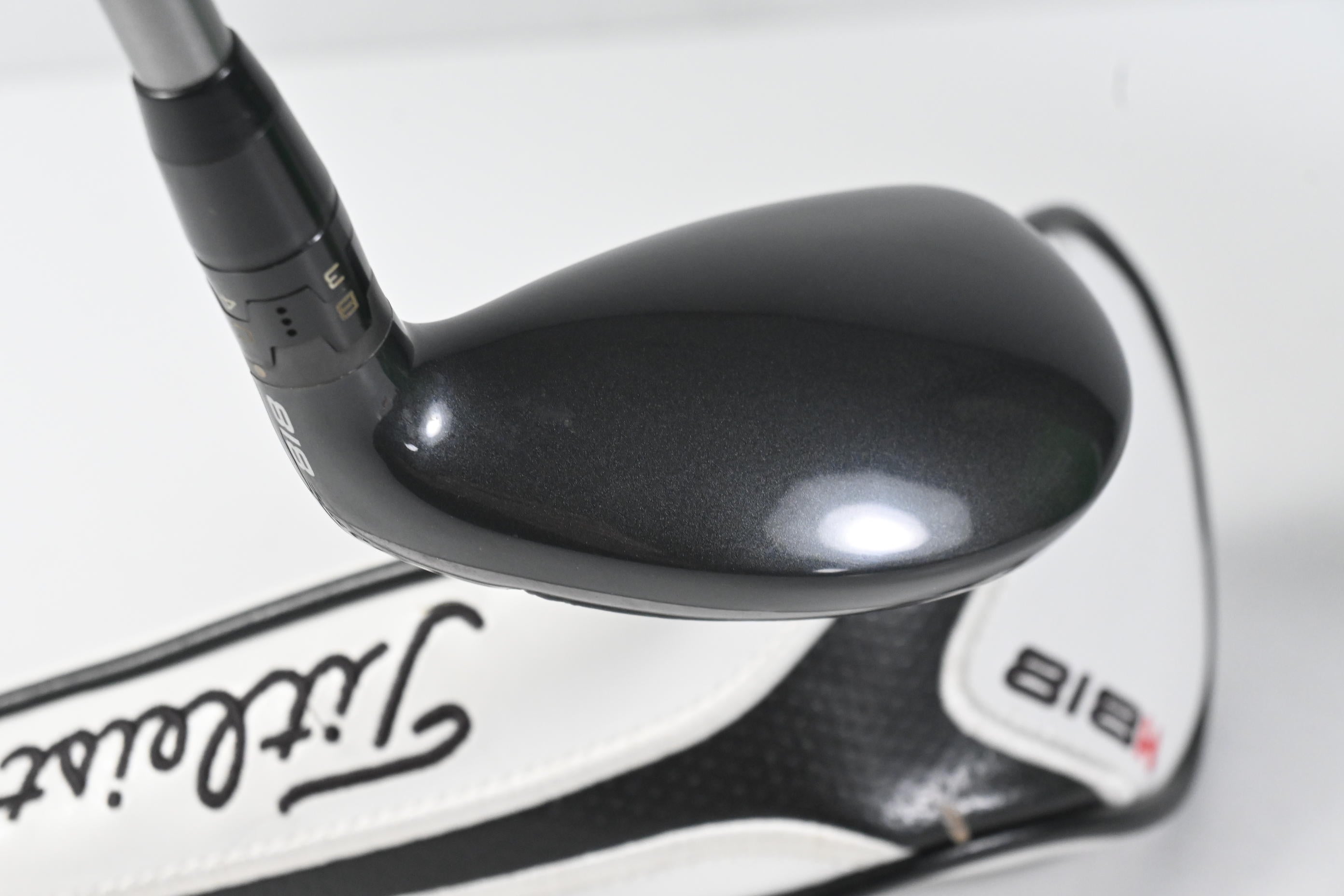 Titleist 818 H2 #3 Hybrid / 19 Degree / Stiff Flex Aldila Rogue M.AX 85 Shaft