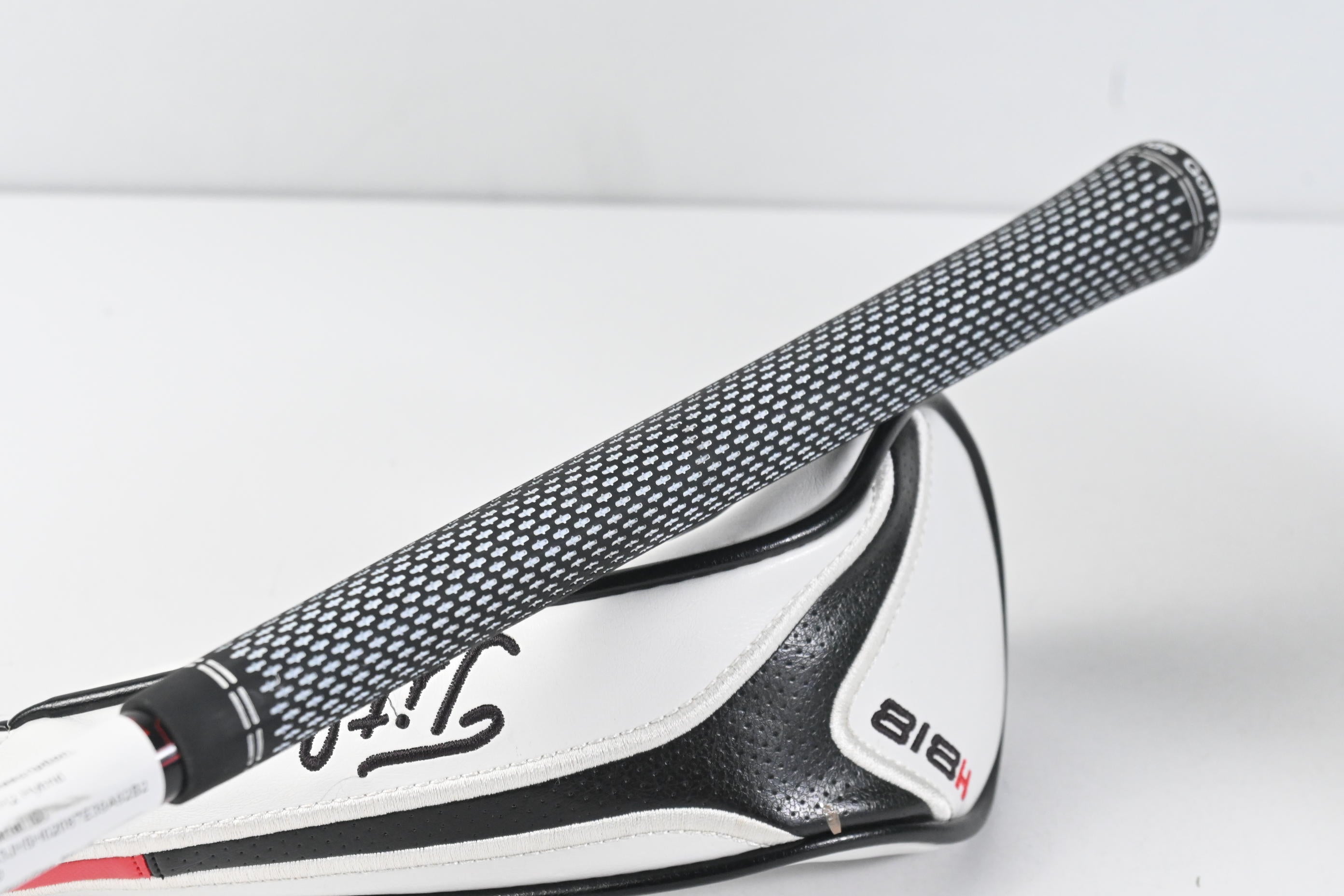 Titleist 818 H2 #3 Hybrid / 19 Degree / Stiff Flex Aldila Rogue M.AX 85 Shaft